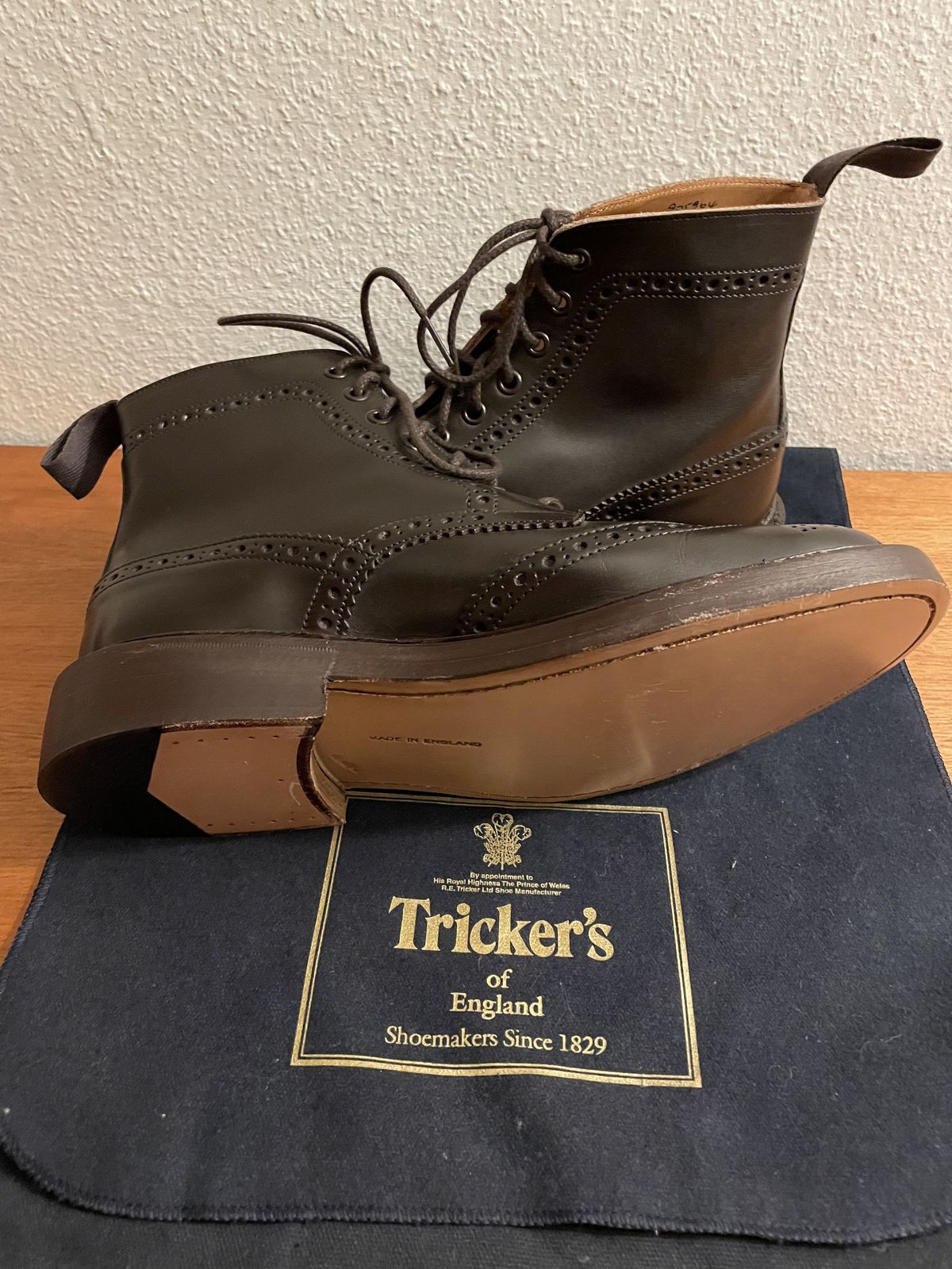 Photo by patinathunderdome on September 30, 2021 of the Tricker's Stow Country Boot in Espresso Burnished Calf.