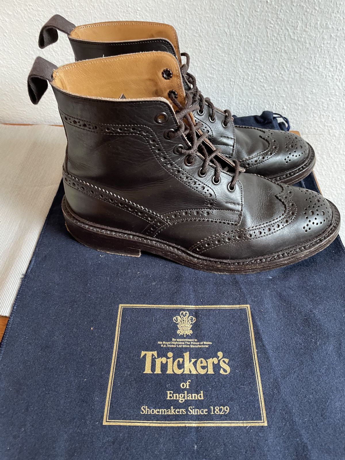 Photo by patinathunderdome on January 5, 2022 of the Tricker's Stow Country Boot in Espresso Burnished Calf.