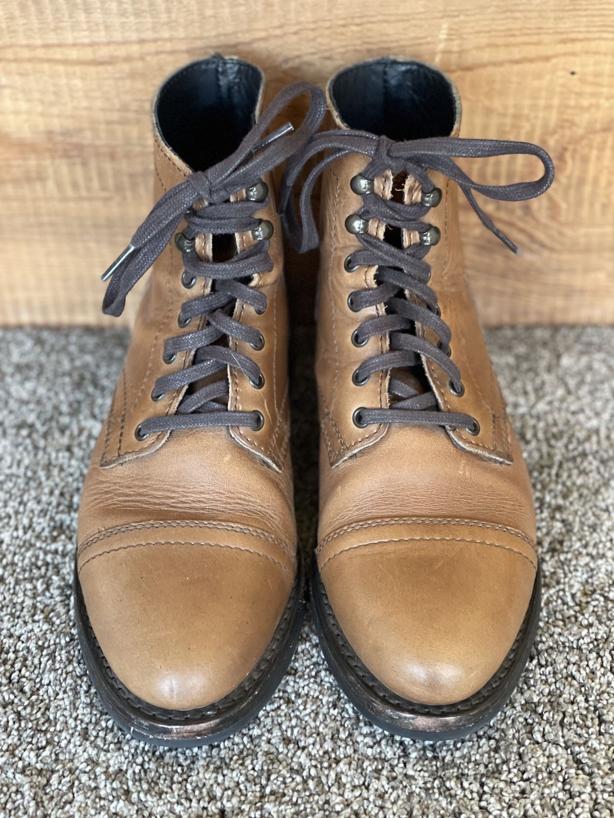 Photo by patinathunderdome on April 2, 2022 of the Thursday Captain in Horween Natural Chromexcel.