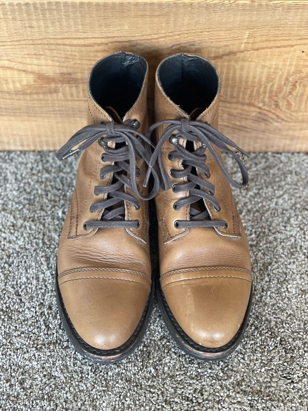 Photo by patinathunderdome on May 6, 2022 of the Thursday Captain in Horween Natural Chromexcel.