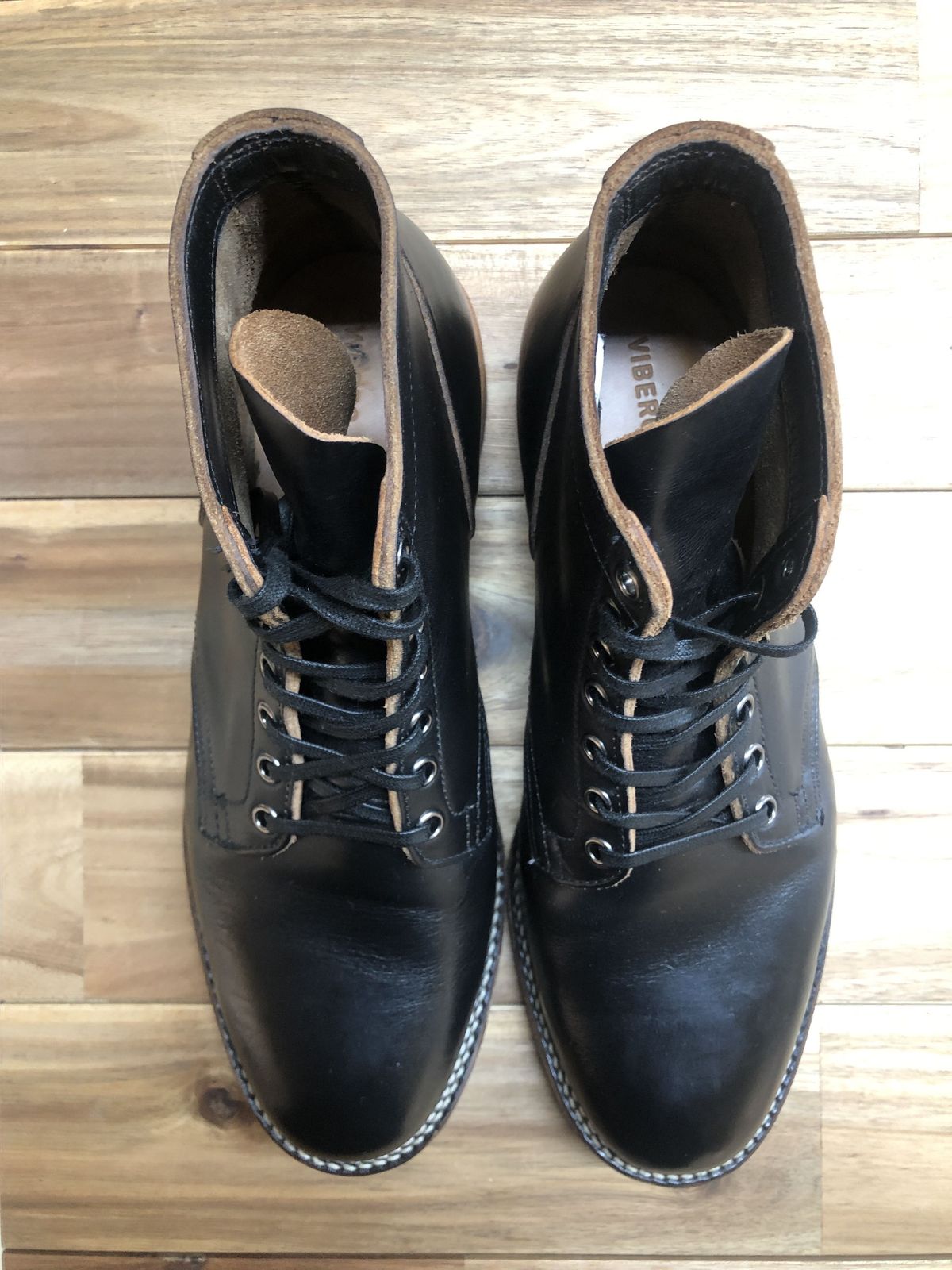 Photo by patinathunderdome on October 8, 2021 of the Viberg Service Boot in Horween Black Chromexcel.