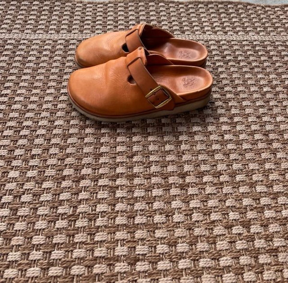 Photo by patinathunderdome on December 5, 2021 of the Love Jules 1973 Clog in Horween Natural Essex.