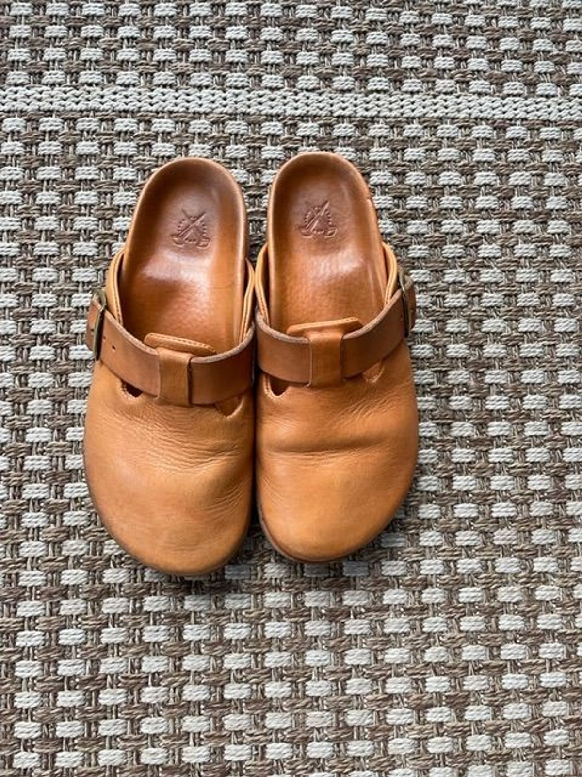 Photo by patinathunderdome on December 5, 2021 of the Love Jules 1973 Clog in Horween Natural Essex.