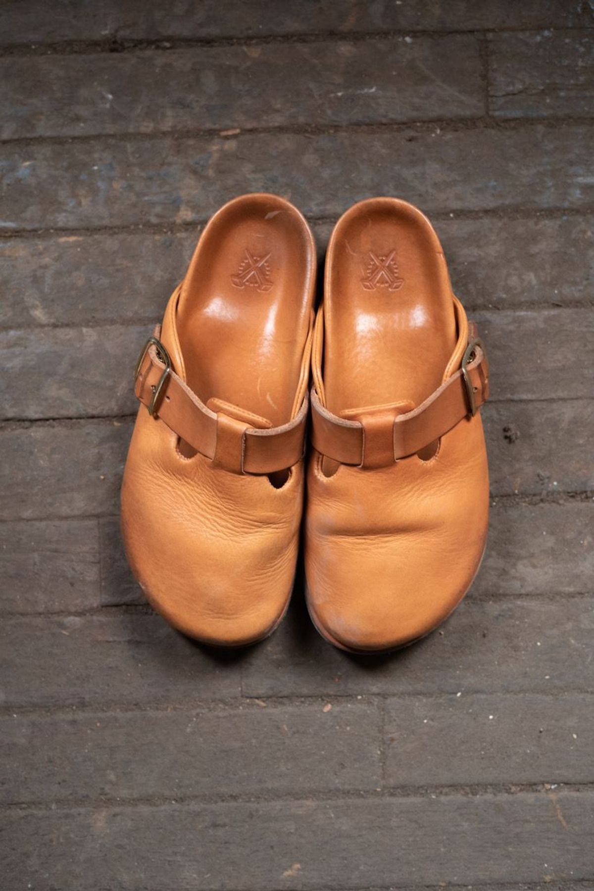 Photo by patinathunderdome on February 4, 2022 of the Love Jules 1973 Clog in Horween Natural Essex.