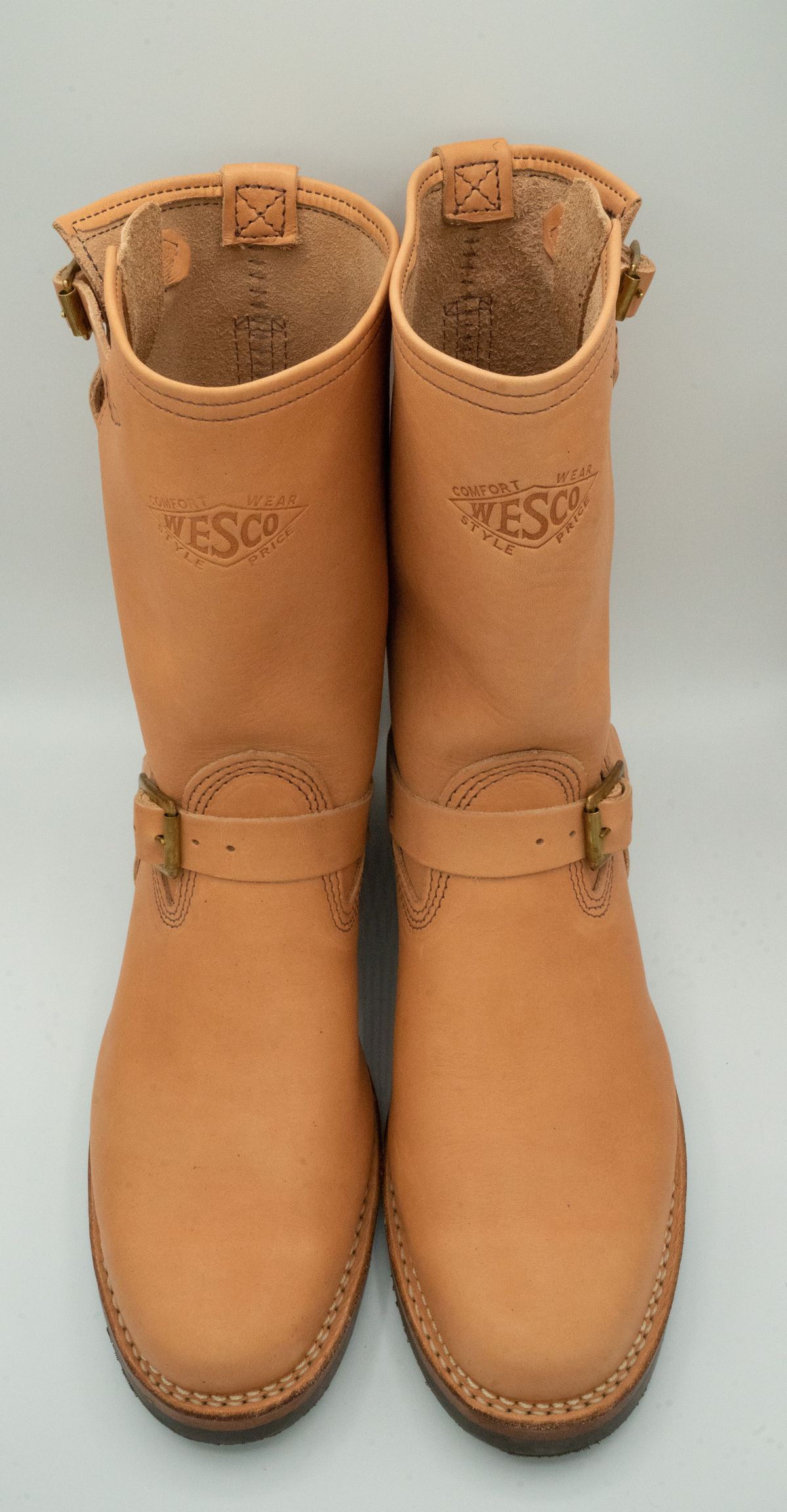 Photo by patinathunderdome on September 30, 2021 of the Wesco Mister Lou in Horween Natural Essex.