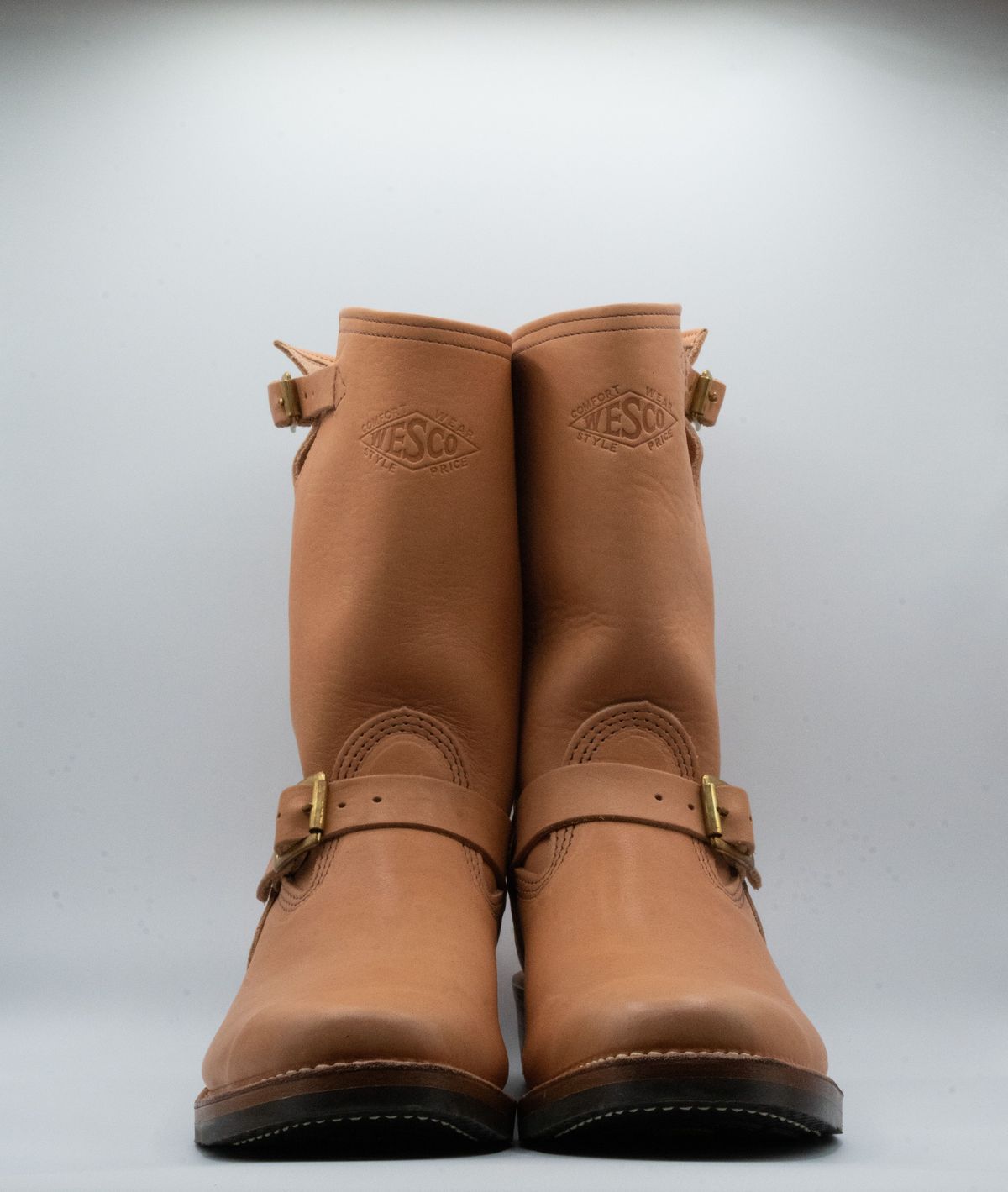 Photo by patinathunderdome on September 30, 2021 of the Wesco Mister Lou in Horween Natural Essex.