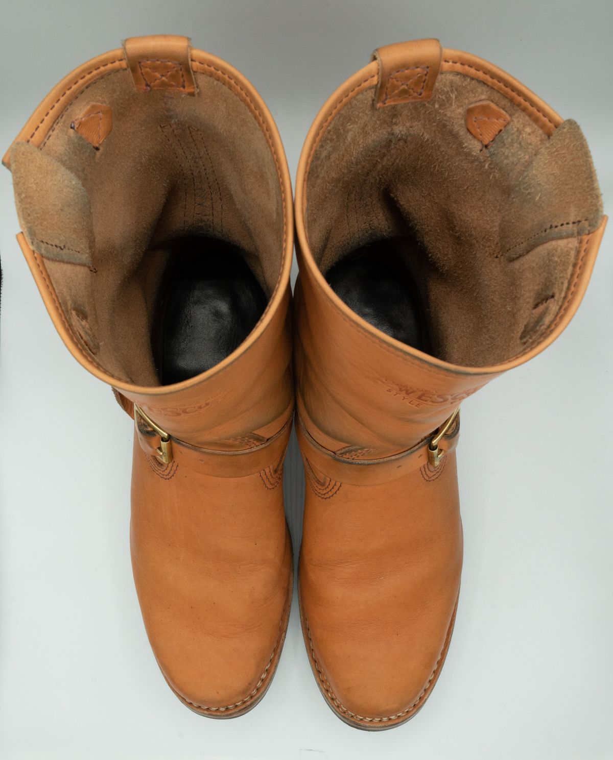 Photo by patinathunderdome on November 4, 2021 of the Wesco Mister Lou in Horween Natural Essex.