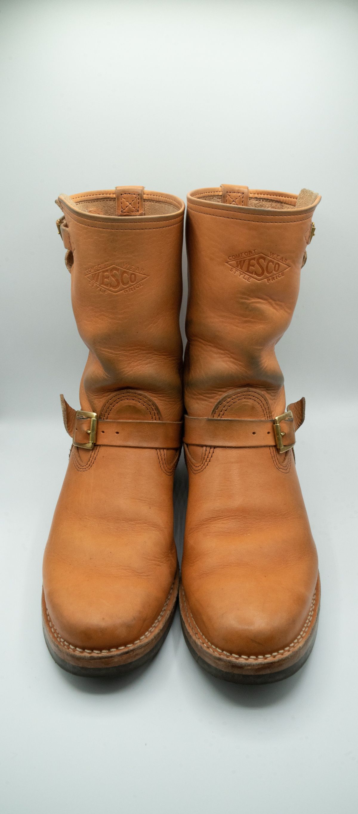 Photo by patinathunderdome on November 4, 2021 of the Wesco Mister Lou in Horween Natural Essex.