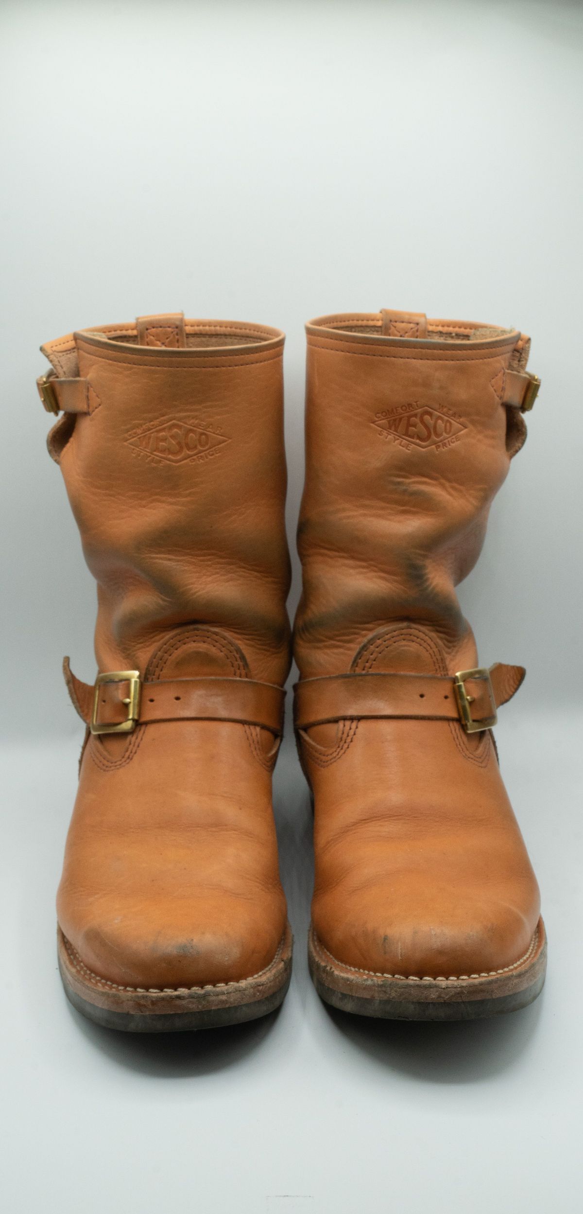 Photo by patinathunderdome on December 5, 2021 of the Wesco Mister Lou in Horween Natural Essex.