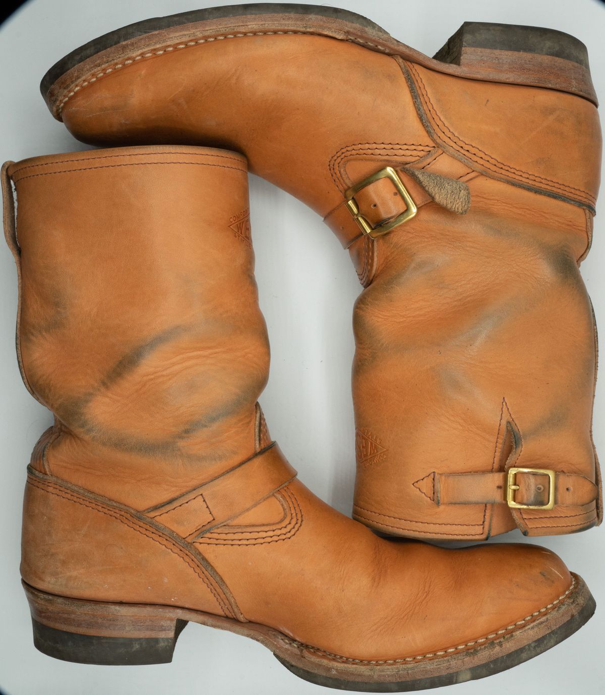 Photo by patinathunderdome on December 5, 2021 of the Wesco Mister Lou in Horween Natural Essex.
