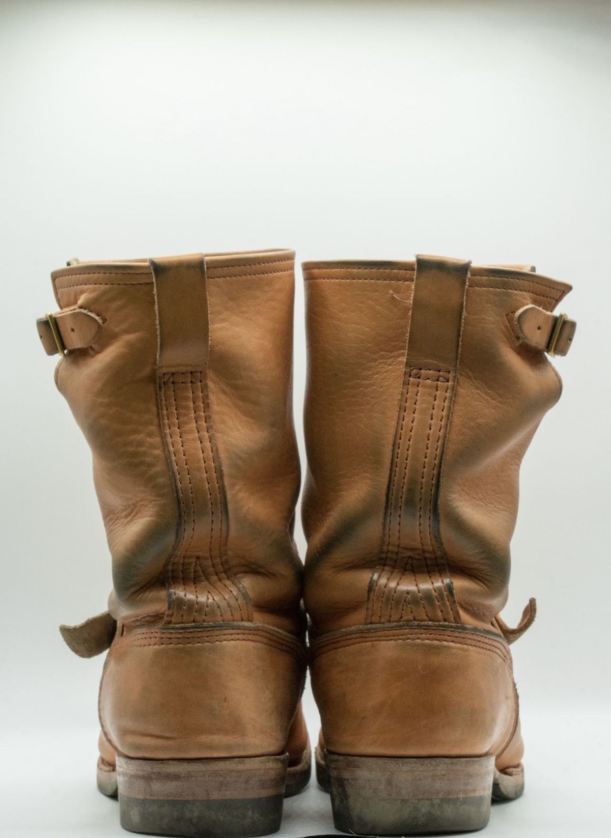 Photo by patinathunderdome on December 5, 2021 of the Wesco Mister Lou in Horween Natural Essex.