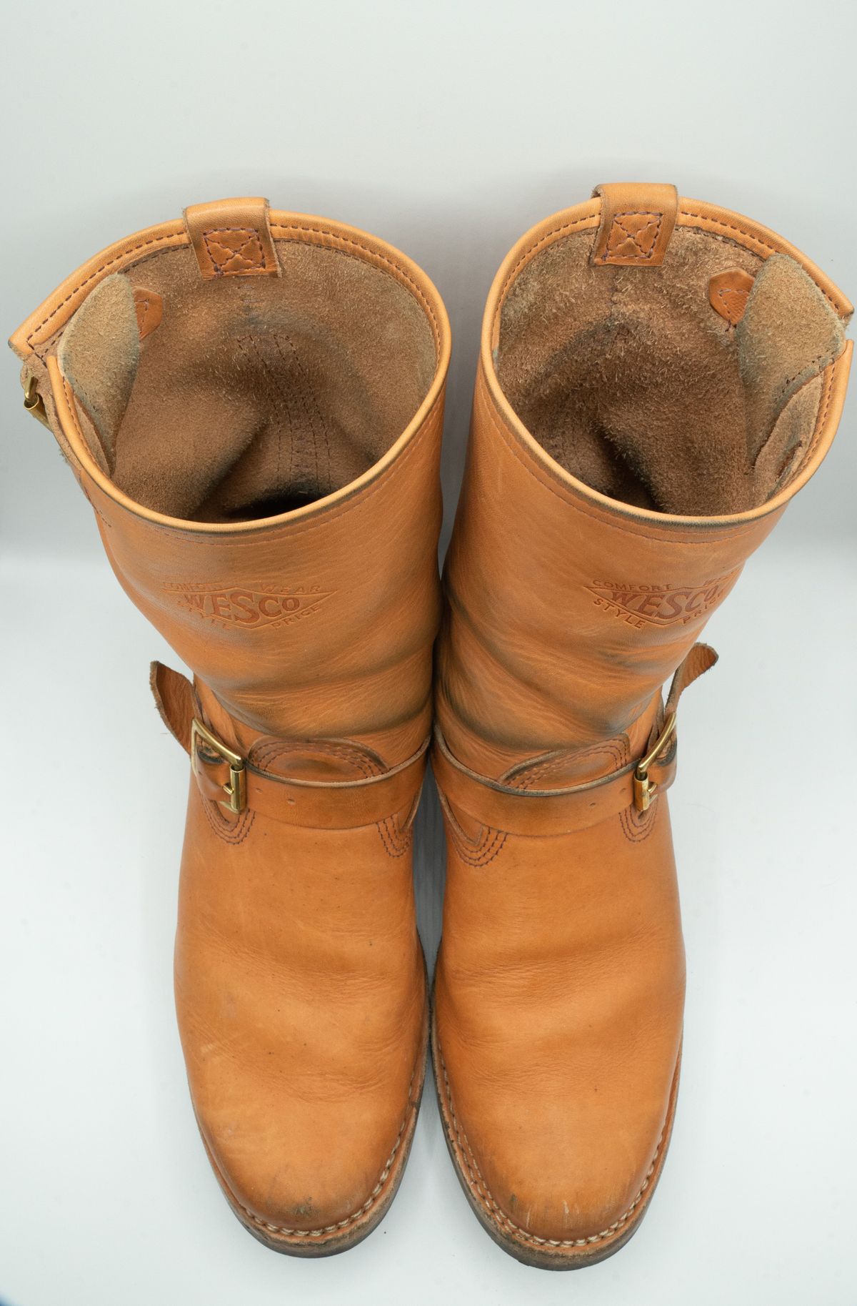 Photo by patinathunderdome on December 5, 2021 of the Wesco Mister Lou in Horween Natural Essex.