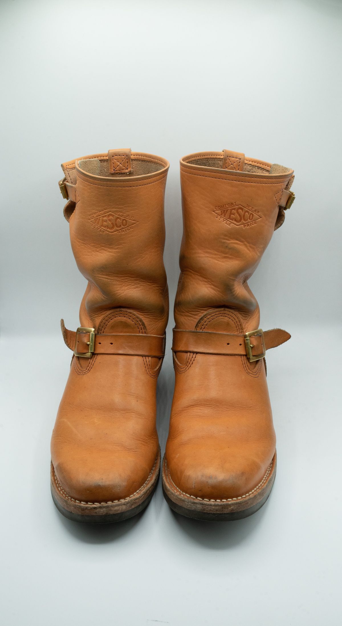 Photo by patinathunderdome on January 5, 2022 of the Wesco Mister Lou in Horween Natural Essex.