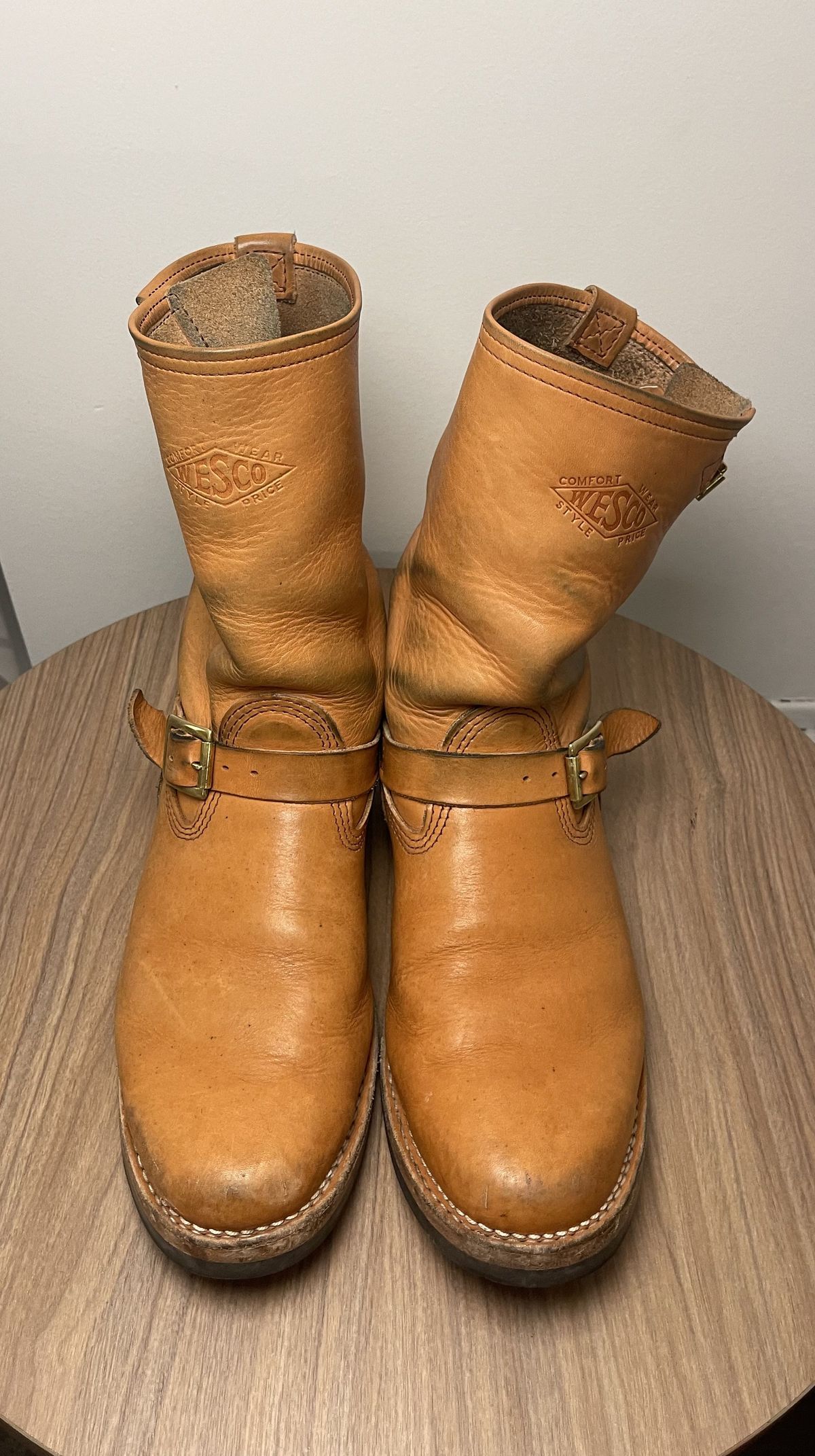 Photo by patinathunderdome on February 5, 2022 of the Wesco Mister Lou in Horween Natural Essex.