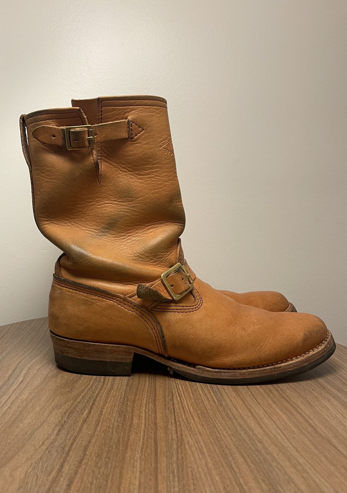 Photo by patinathunderdome on February 5, 2022 of the Wesco Mister Lou in Horween Natural Essex.
