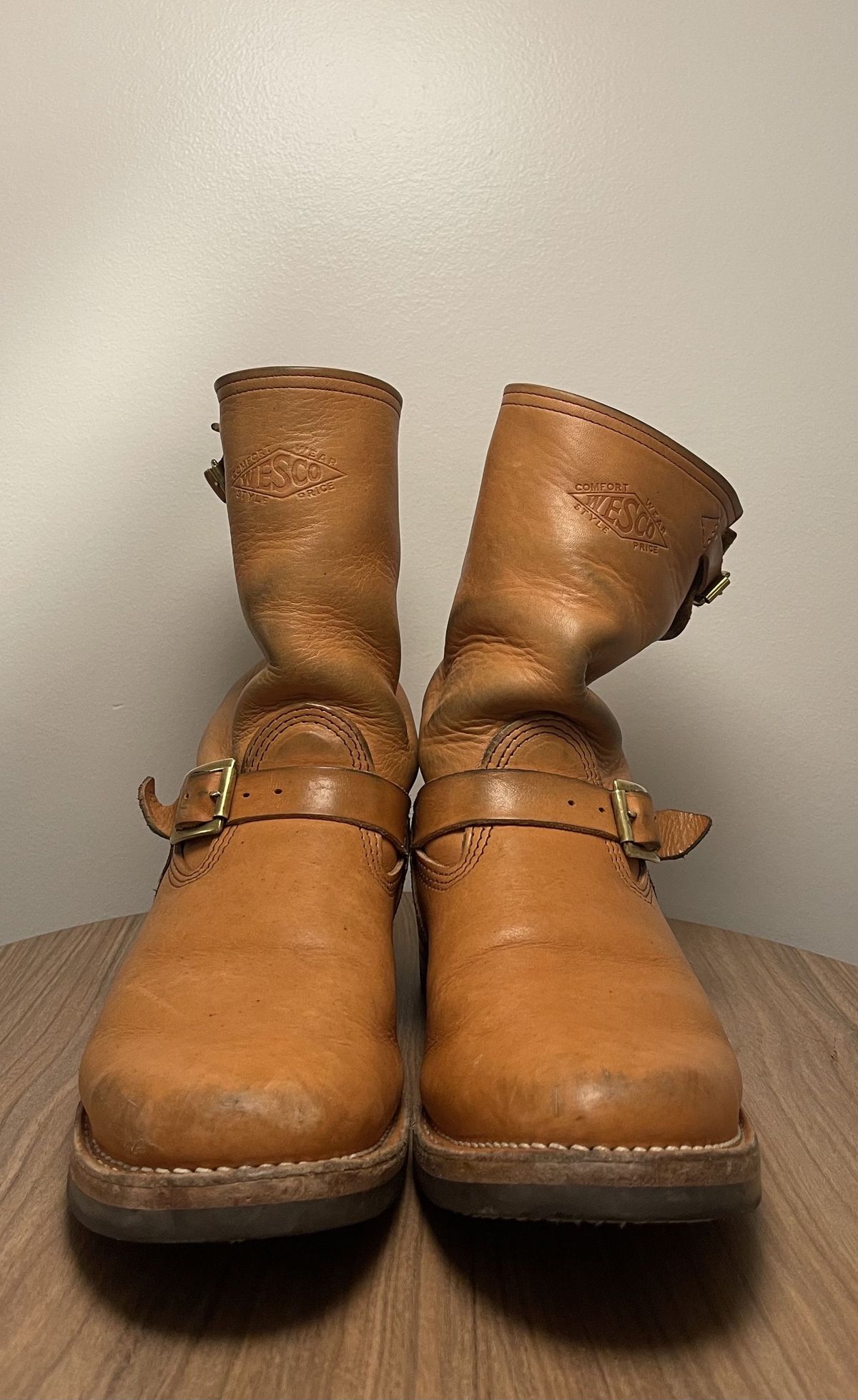 Photo by patinathunderdome on February 5, 2022 of the Wesco Mister Lou in Horween Natural Essex.