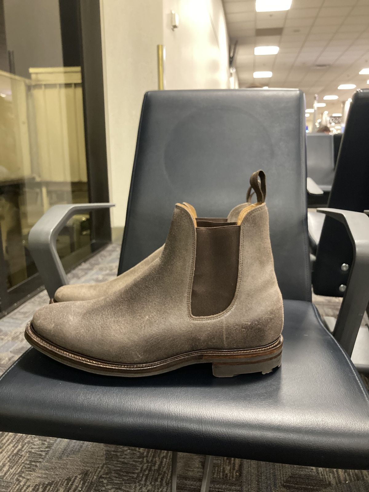 Photo by patinathunderdome on October 1, 2021 of the Viberg Chelsea in Maryam Walnut Waxed Reverse Horsebutt.