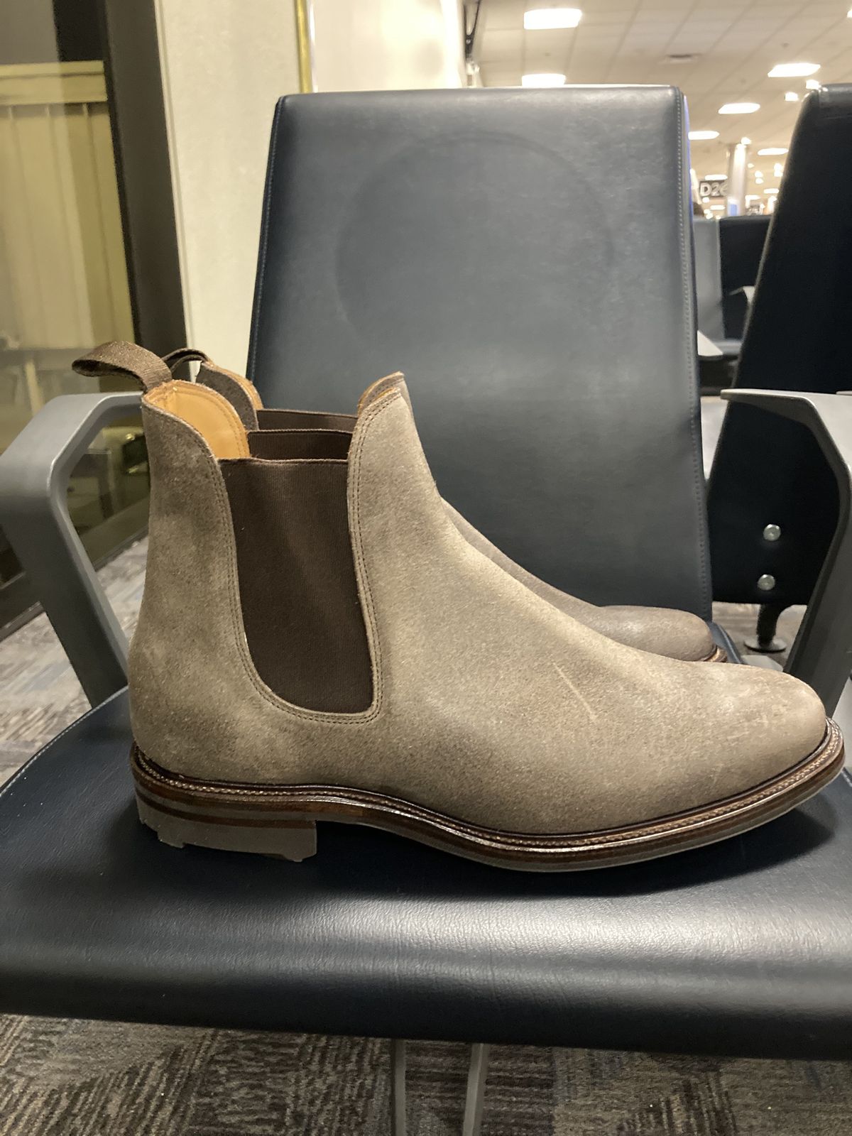 Photo by patinathunderdome on October 1, 2021 of the Viberg Chelsea in Maryam Walnut Waxed Reverse Horsebutt.