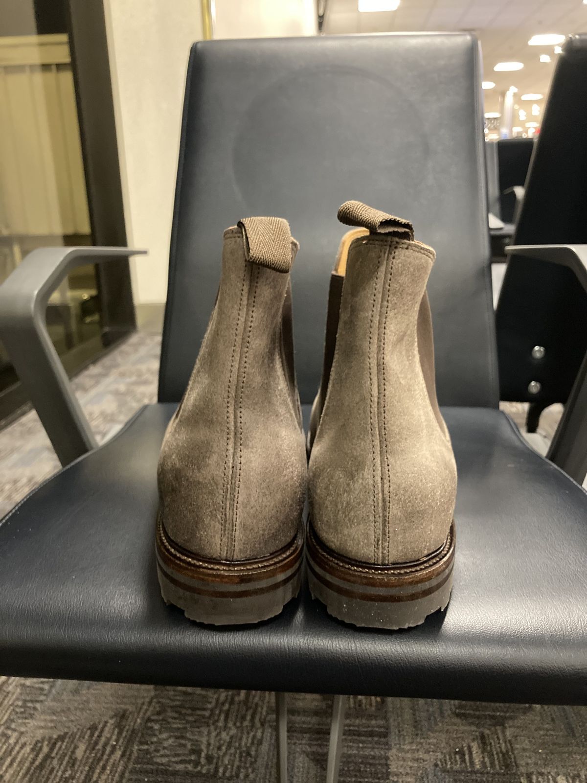 Photo by patinathunderdome on October 1, 2021 of the Viberg Chelsea in Maryam Walnut Waxed Reverse Horsebutt.