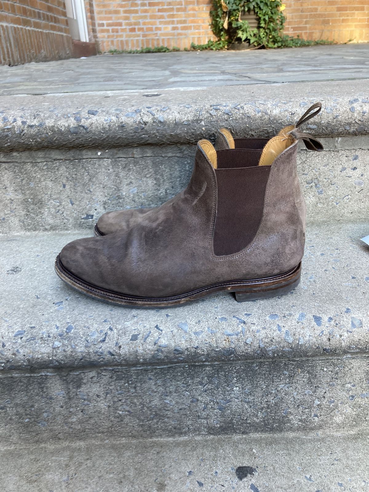 Photo by patinathunderdome on November 4, 2021 of the Viberg Chelsea in Maryam Walnut Waxed Reverse Horsebutt.