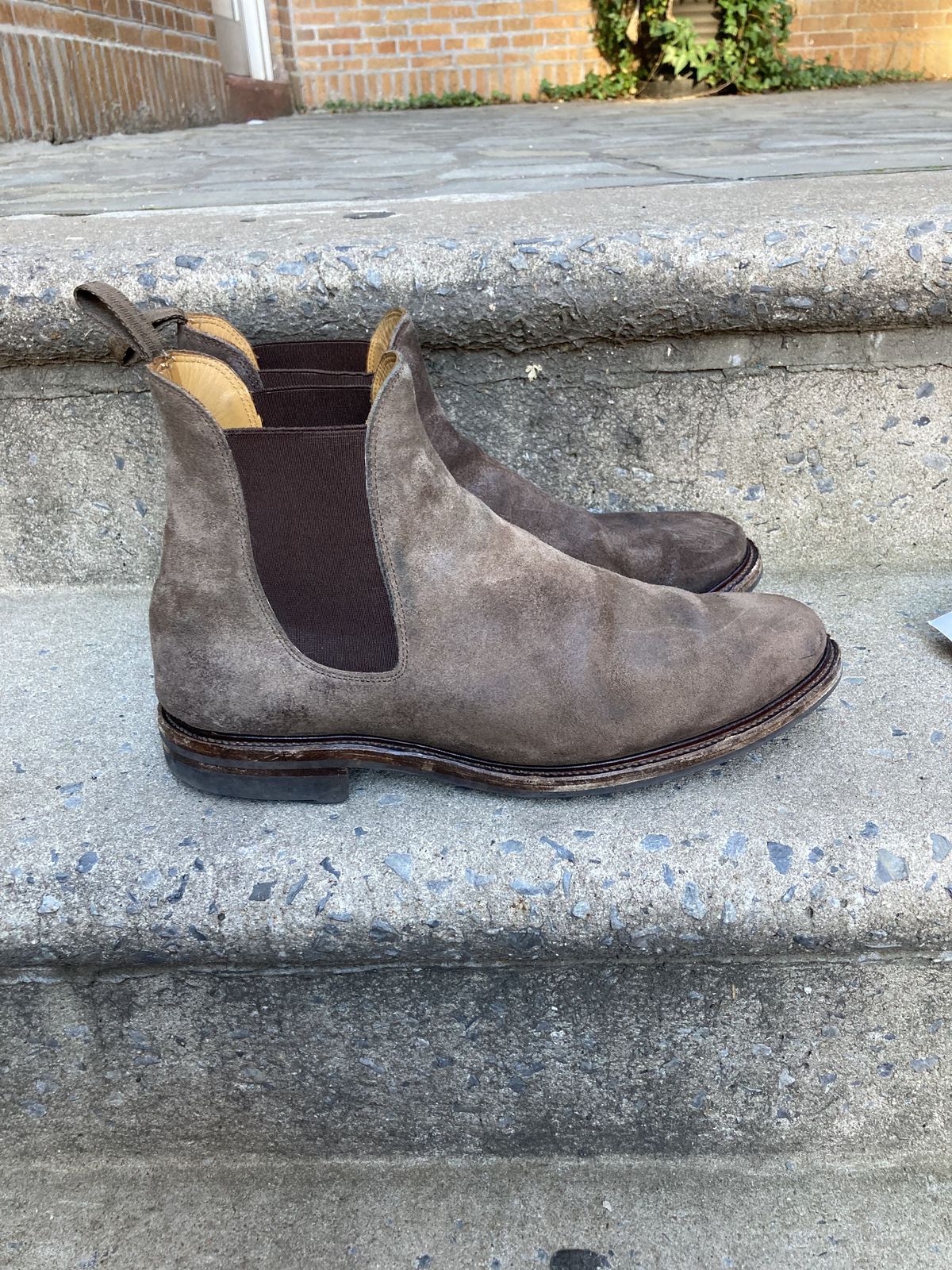 Photo by patinathunderdome on November 4, 2021 of the Viberg Chelsea in Maryam Walnut Waxed Reverse Horsebutt.