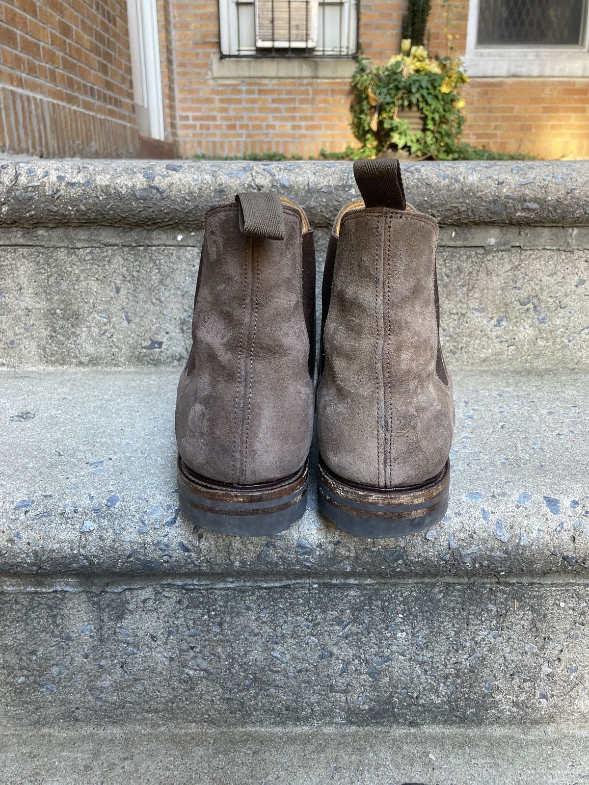 Photo by patinathunderdome on November 4, 2021 of the Viberg Chelsea in Maryam Walnut Waxed Reverse Horsebutt.