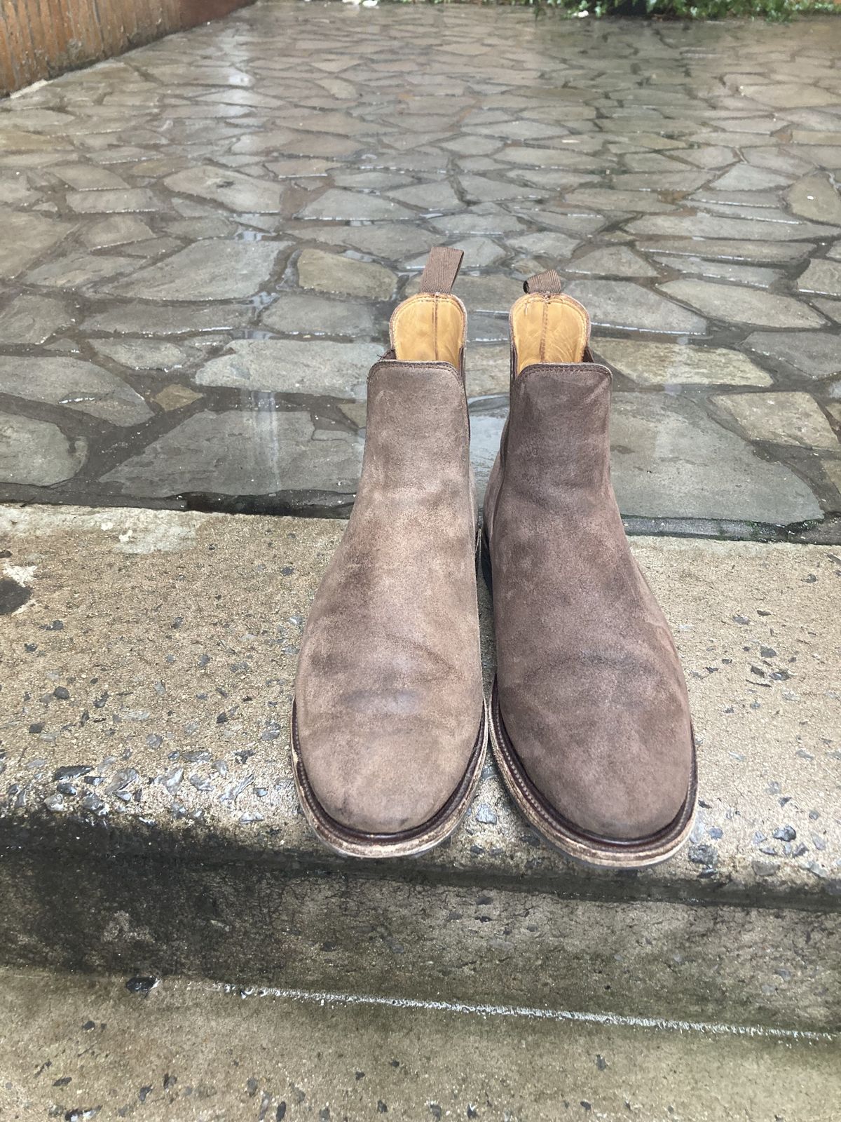Photo by patinathunderdome on January 5, 2022 of the Viberg Chelsea in Maryam Walnut Waxed Reverse Horsebutt.