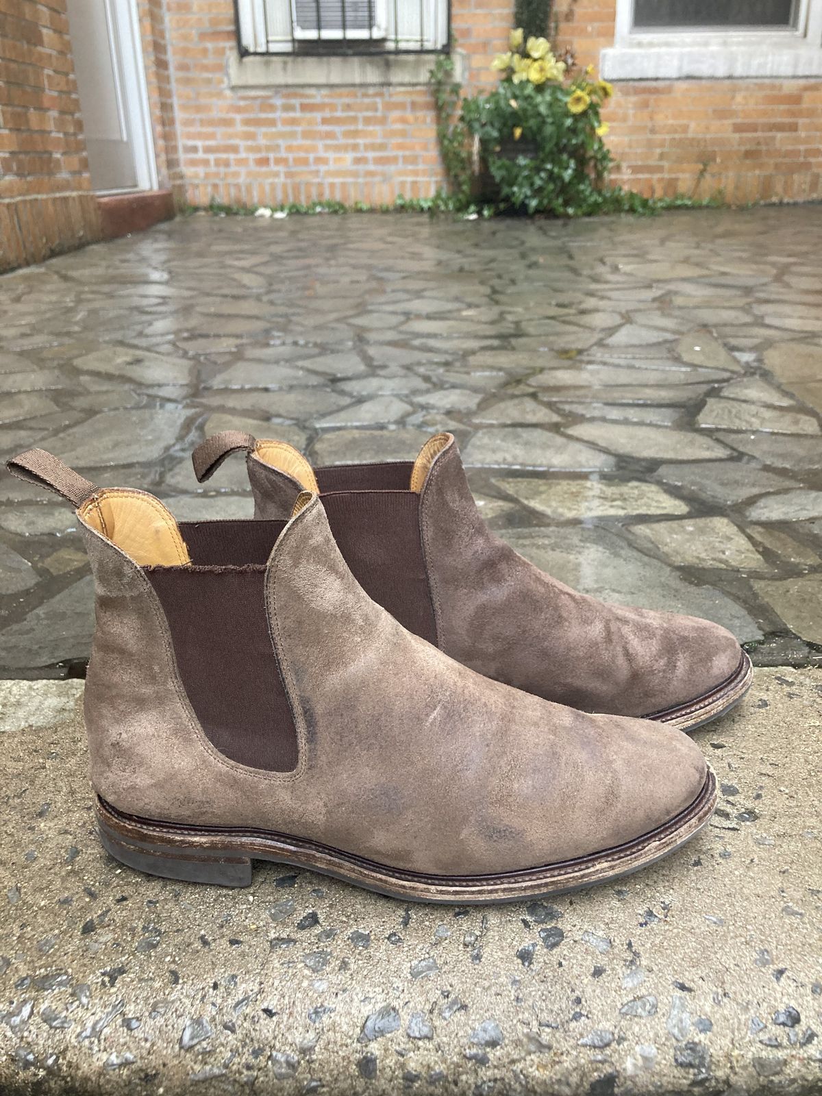 Photo by patinathunderdome on January 5, 2022 of the Viberg Chelsea in Maryam Walnut Waxed Reverse Horsebutt.
