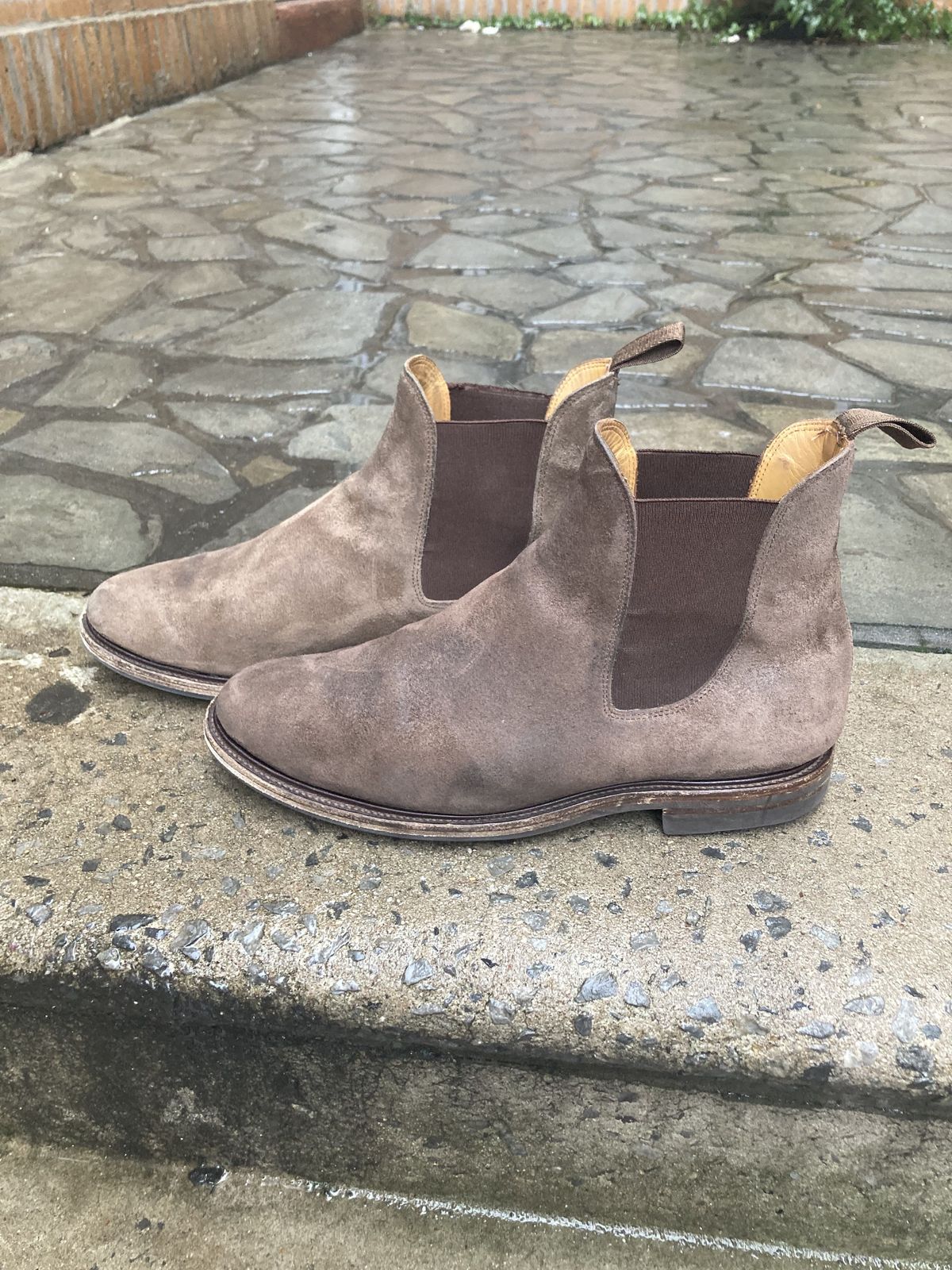 Photo by patinathunderdome on January 5, 2022 of the Viberg Chelsea in Maryam Walnut Waxed Reverse Horsebutt.