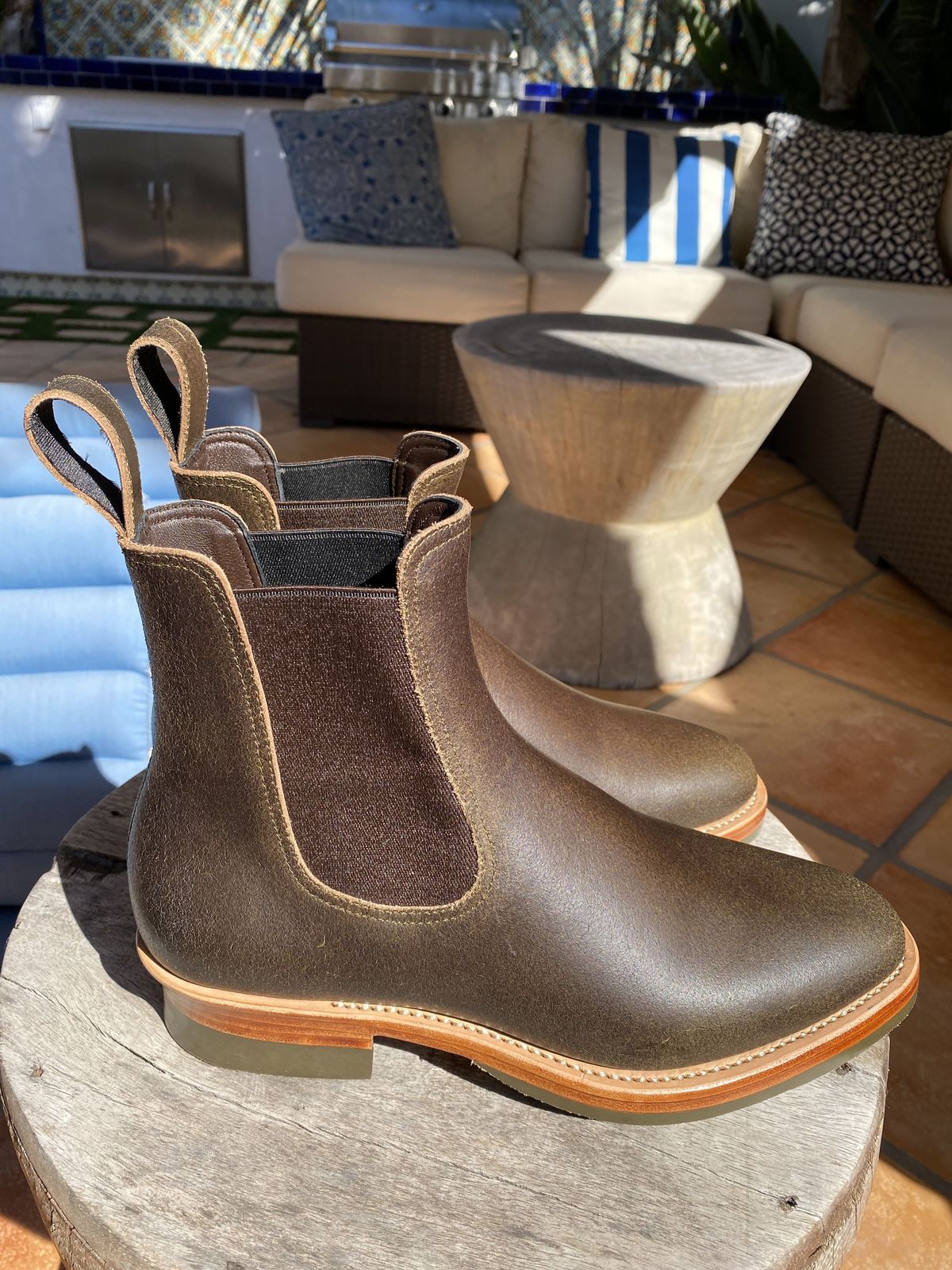 Photo by patinathunderdome on October 1, 2021 of the Benzein The Seventh Chelsea Boot in Horween Olive Waxed Flesh.
