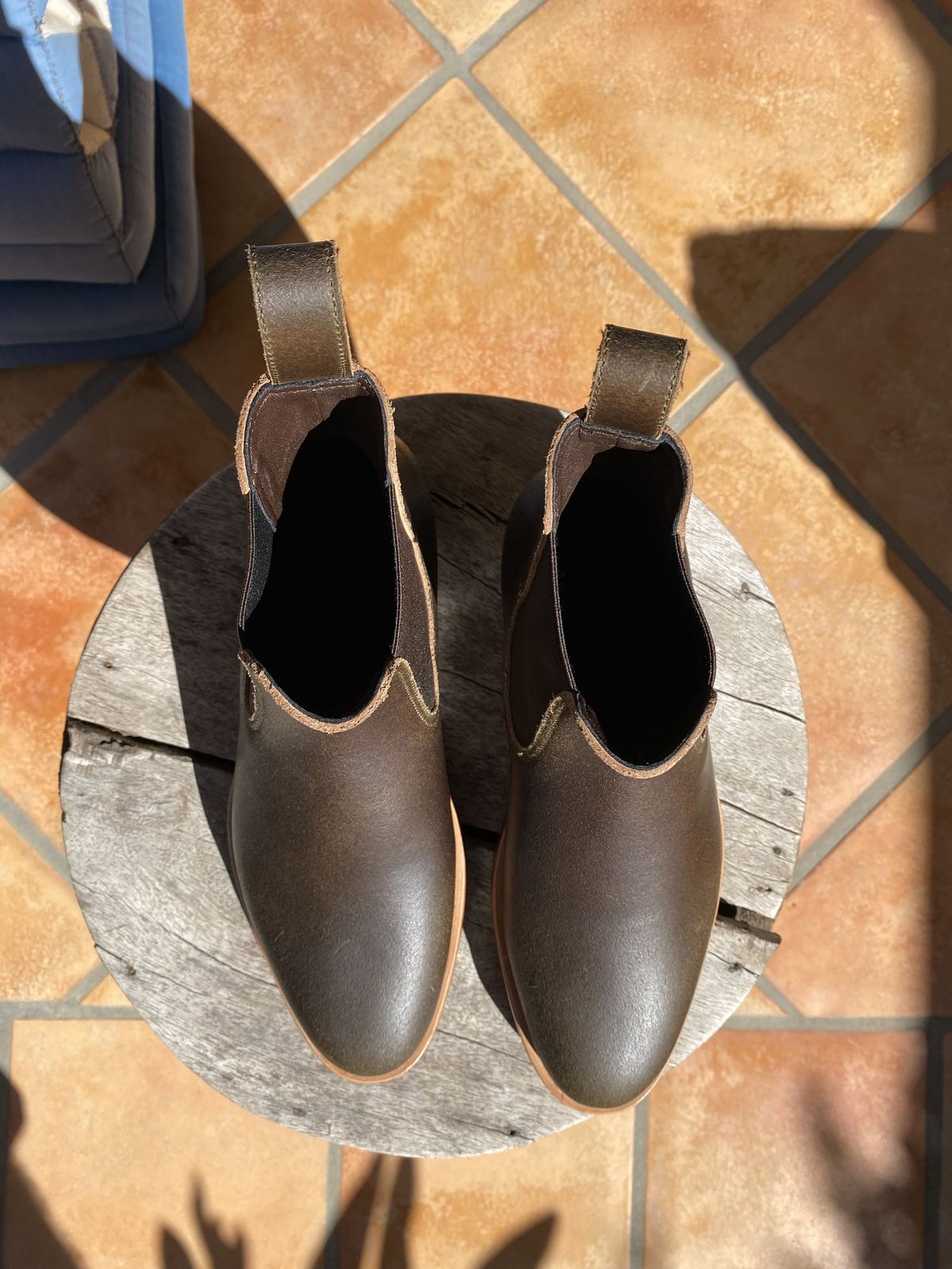 Photo by patinathunderdome on October 1, 2021 of the Benzein The Seventh Chelsea Boot in Horween Olive Waxed Flesh.