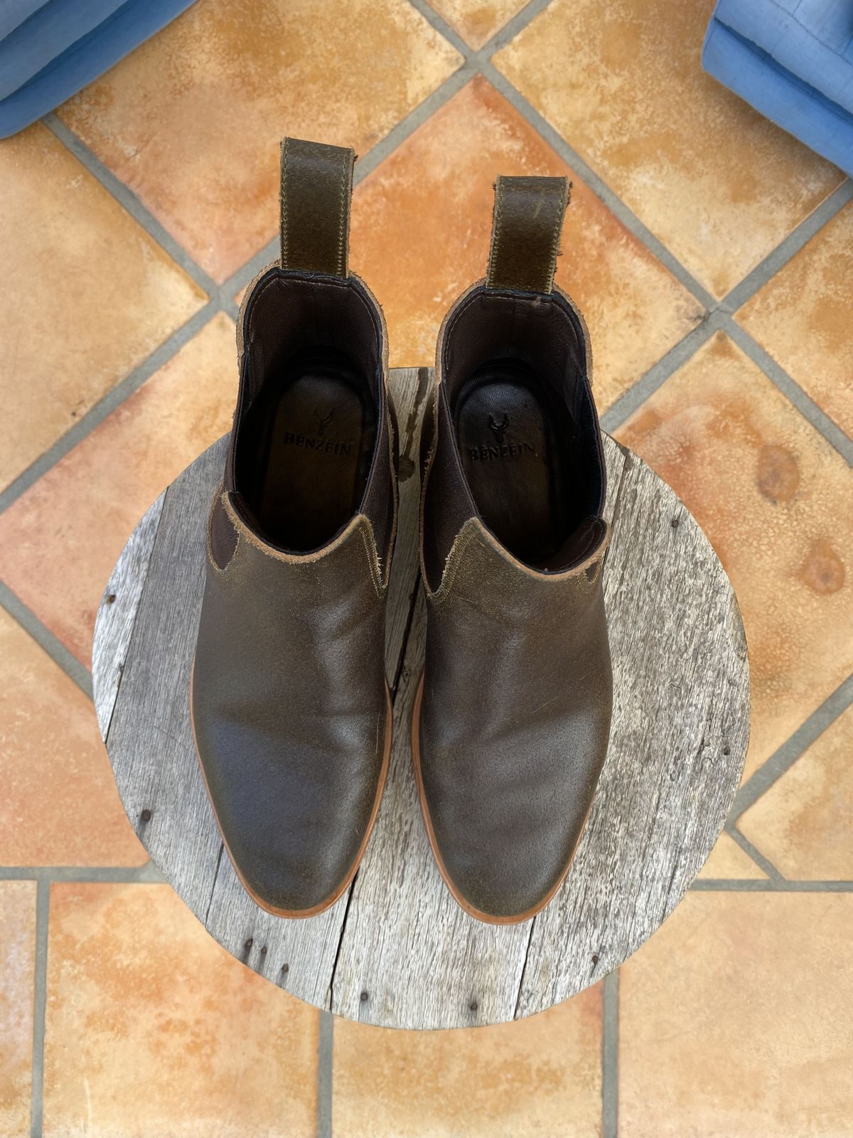 Photo by patinathunderdome on November 6, 2021 of the Benzein The Seventh Chelsea Boot in Horween Olive Waxed Flesh.