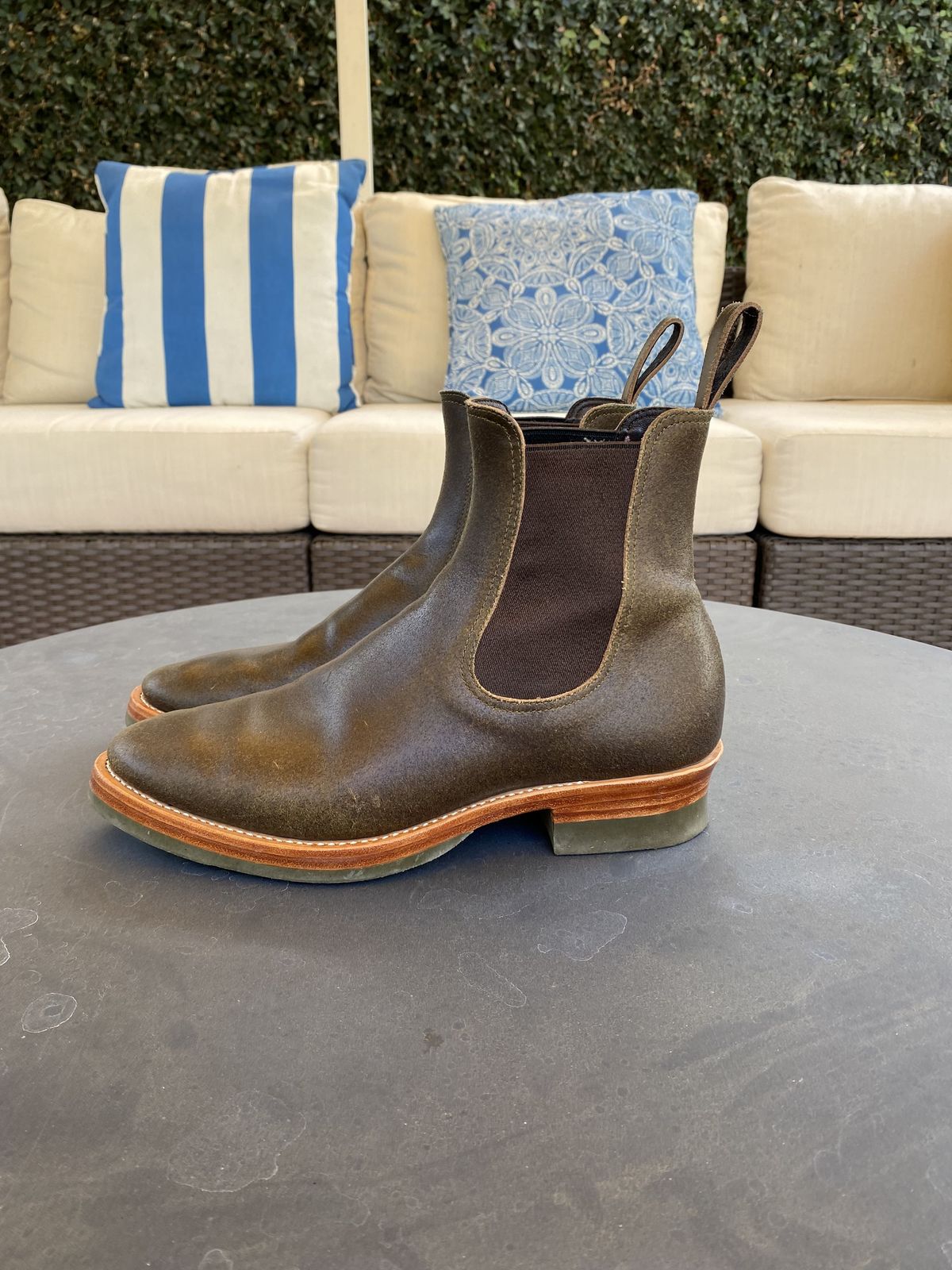 Photo by patinathunderdome on December 2, 2021 of the Benzein The Seventh Chelsea Boot in Horween Olive Waxed Flesh.