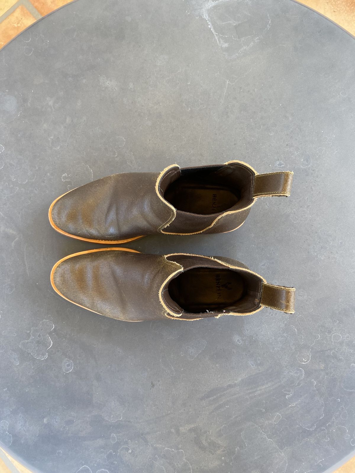 Photo by patinathunderdome on December 2, 2021 of the Benzein The Seventh Chelsea Boot in Horween Olive Waxed Flesh.
