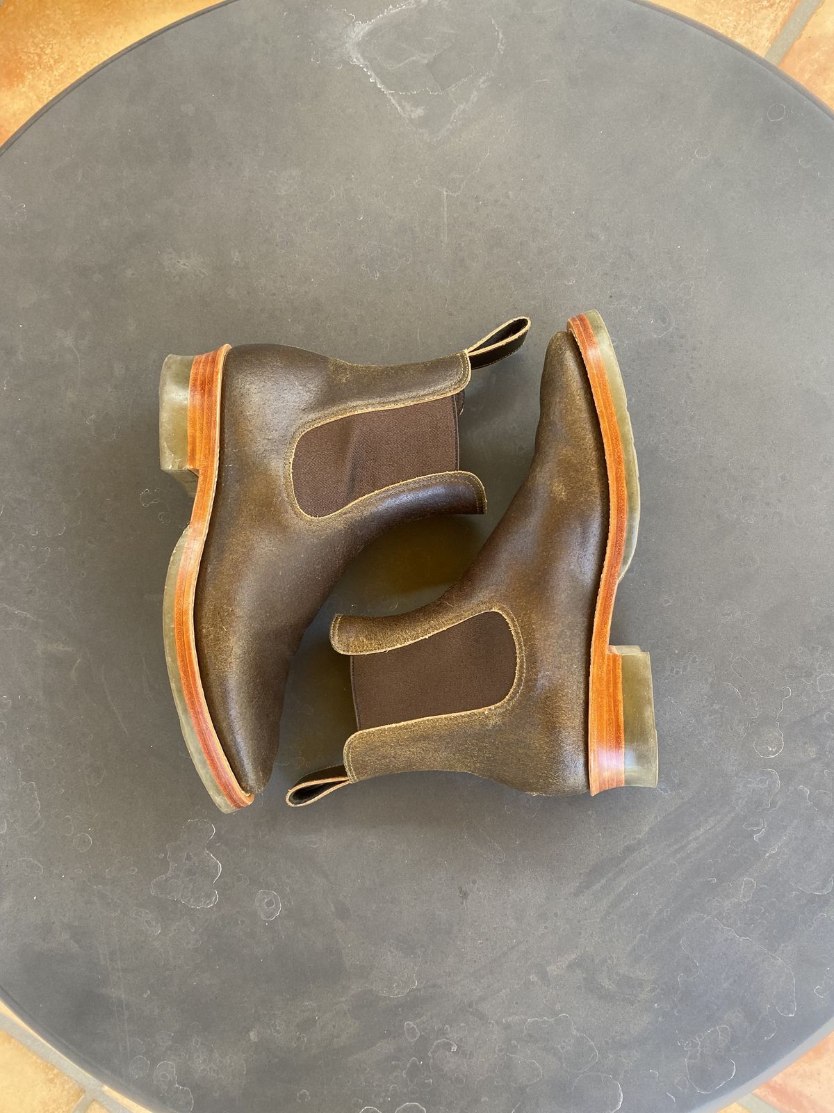 Photo by patinathunderdome on December 2, 2021 of the Benzein The Seventh Chelsea Boot in Horween Olive Waxed Flesh.