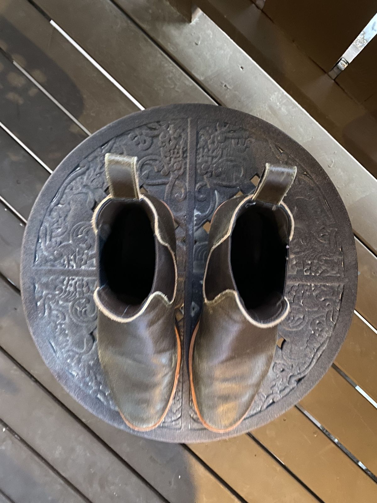 Photo by patinathunderdome on February 5, 2022 of the Benzein The Seventh Chelsea Boot in Horween Olive Waxed Flesh.