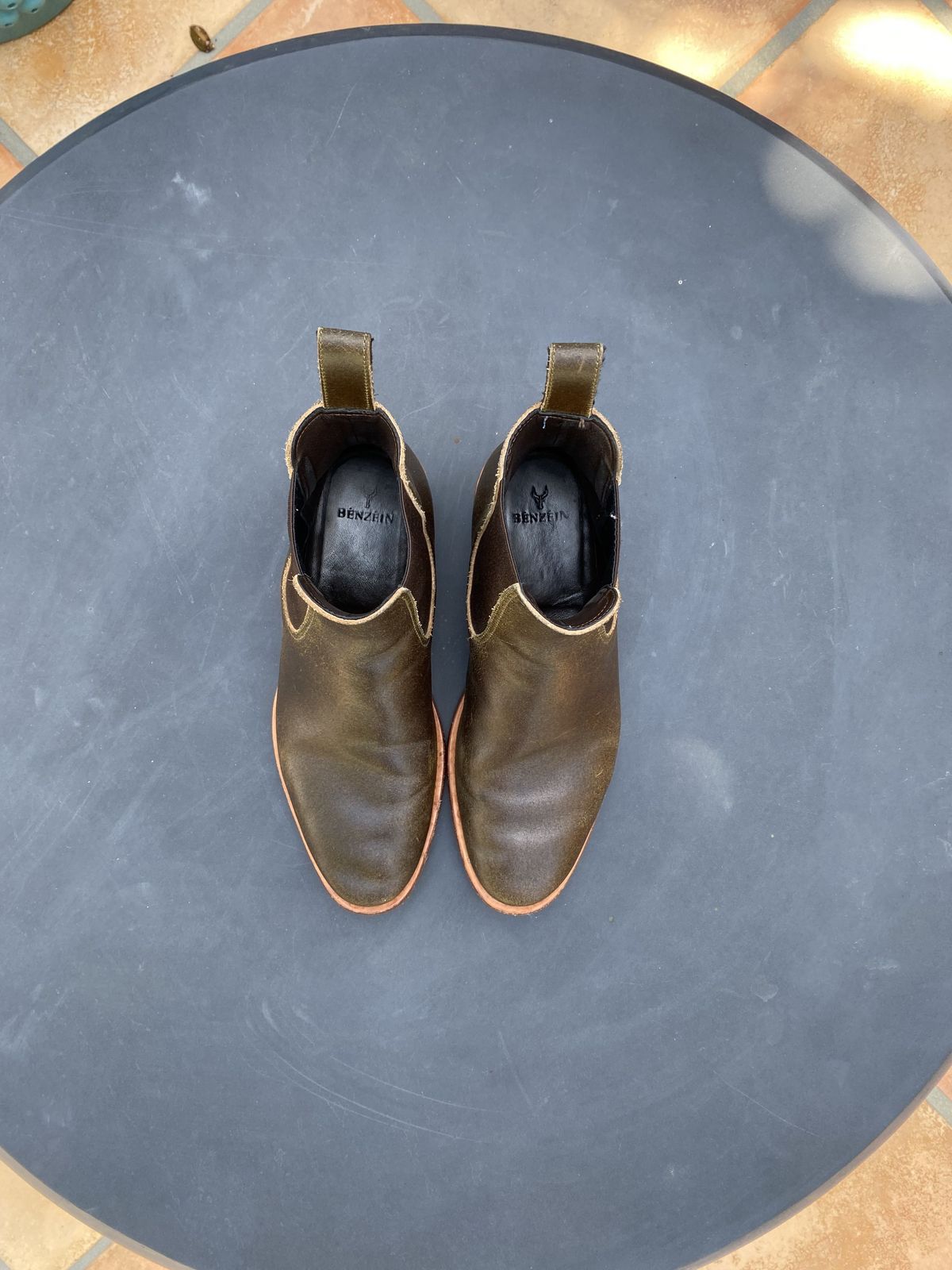 Photo by patinathunderdome on May 5, 2022 of the Benzein The Seventh Chelsea Boot in Horween Olive Waxed Flesh.