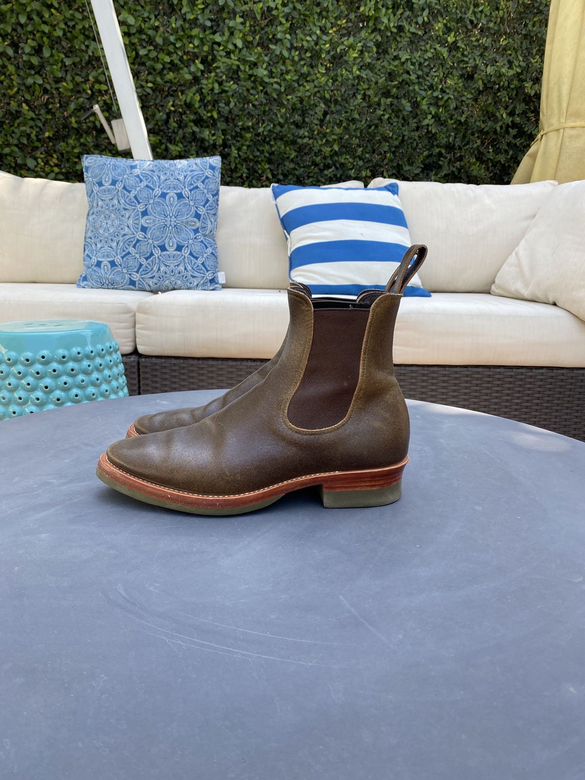 Photo by patinathunderdome on May 5, 2022 of the Benzein The Seventh Chelsea Boot in Horween Olive Waxed Flesh.