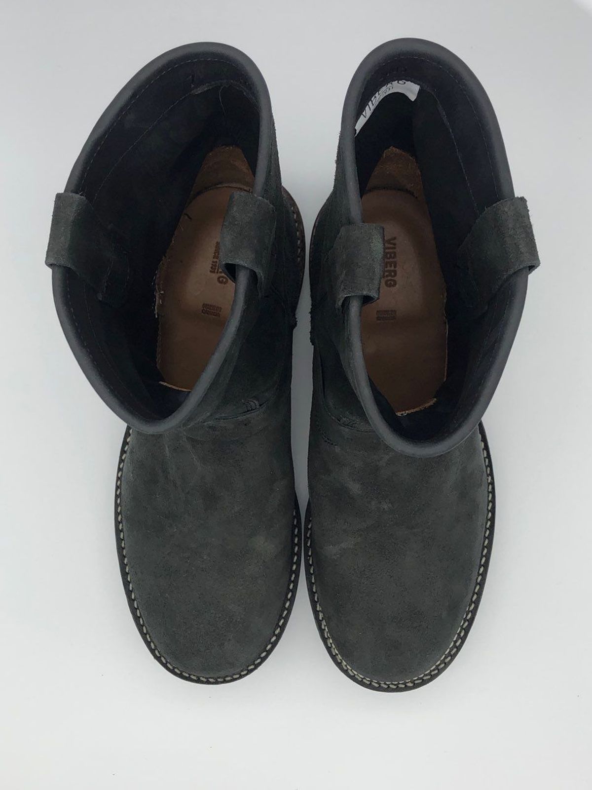 Photo by patinathunderdome on September 30, 2021 of the Viberg Engineer in Maryam Black Vitello Calf Nubuck.