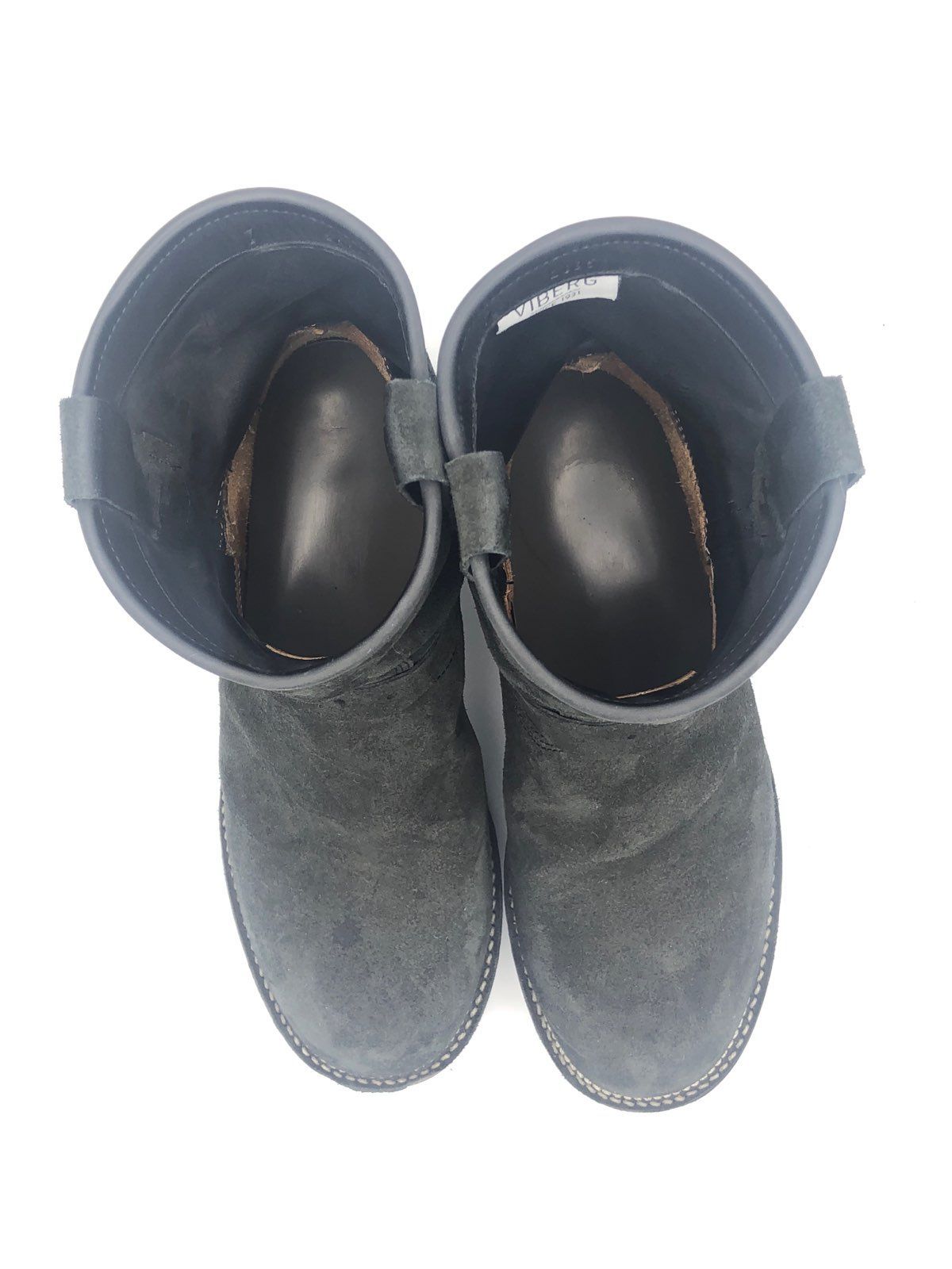 Photo by patinathunderdome on December 2, 2021 of the Viberg Engineer in Maryam Black Vitello Calf Nubuck.