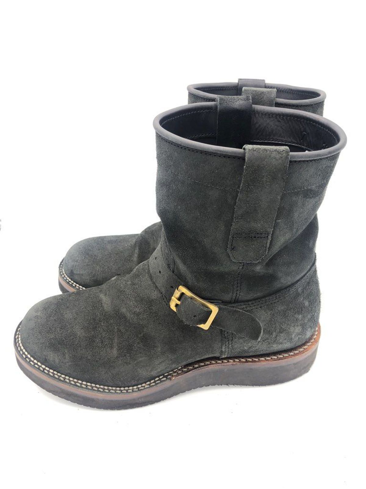 Photo by patinathunderdome on January 2, 2022 of the Viberg Engineer in Maryam Black Vitello Calf Nubuck.