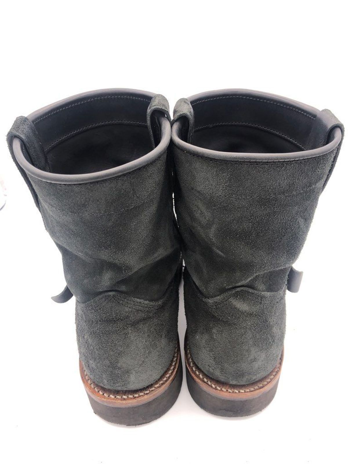 Photo by patinathunderdome on January 2, 2022 of the Viberg Engineer in Maryam Black Vitello Calf Nubuck.