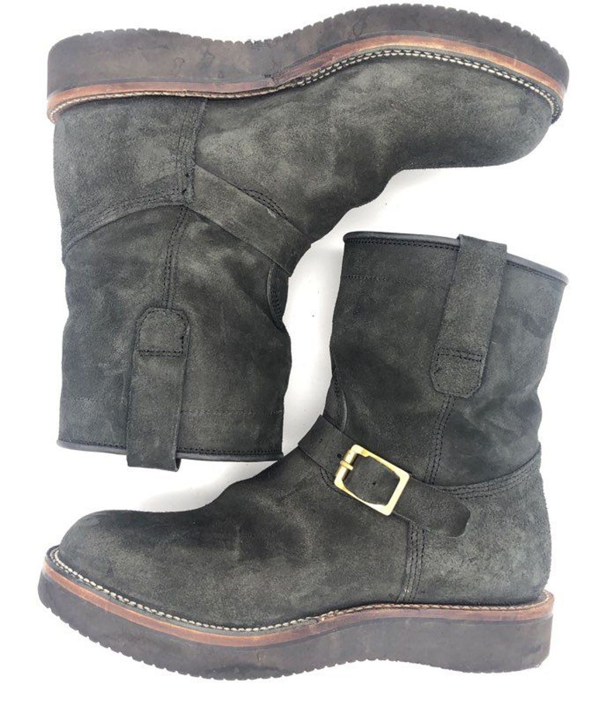 Photo by patinathunderdome on January 2, 2022 of the Viberg Engineer in Maryam Black Vitello Calf Nubuck.