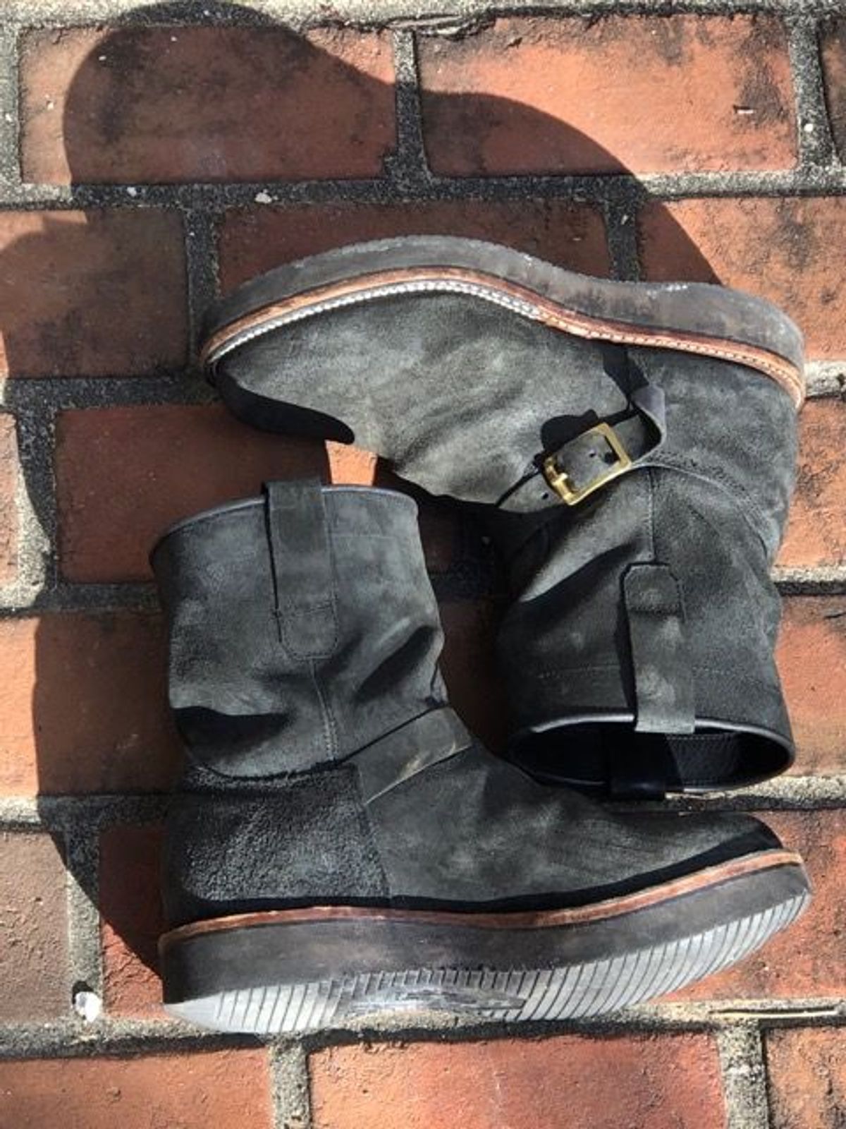 Photo by patinathunderdome on March 1, 2022 of the Viberg Engineer in Maryam Black Vitello Calf Nubuck.