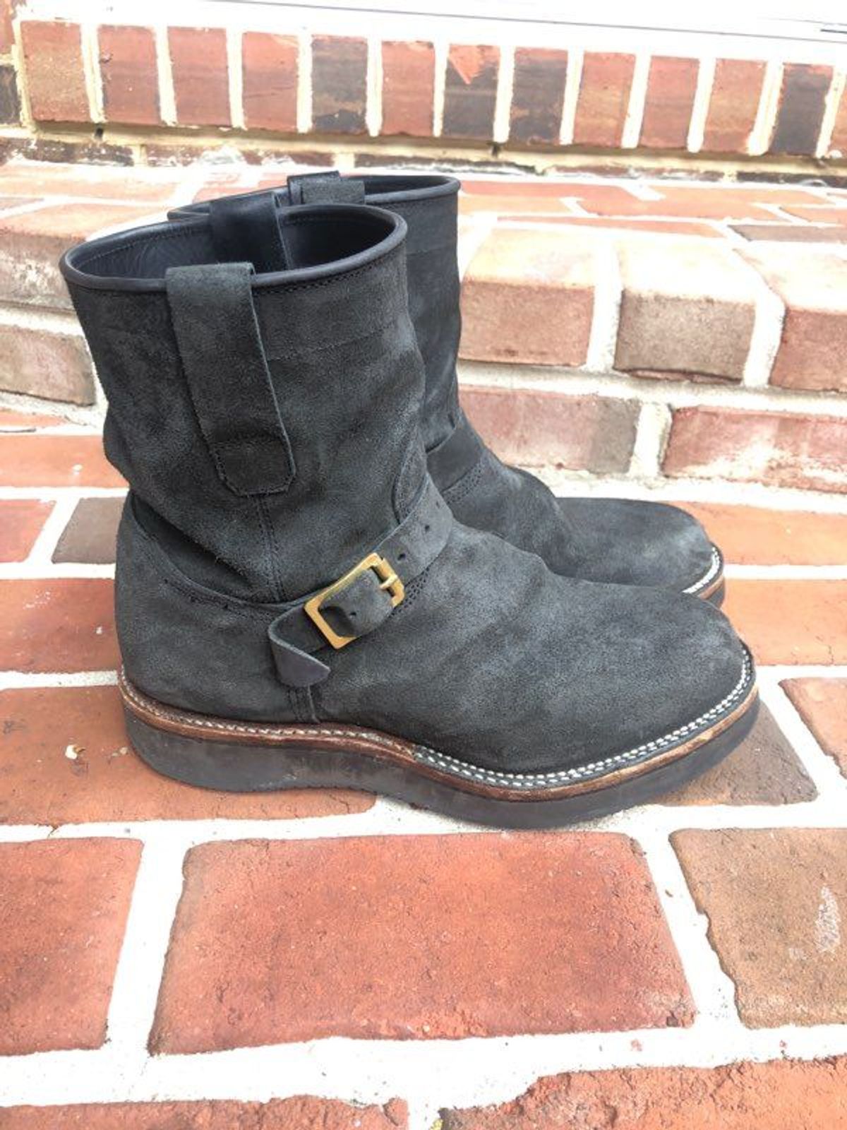 Photo by patinathunderdome on April 3, 2022 of the Viberg Engineer in Maryam Black Vitello Calf Nubuck.