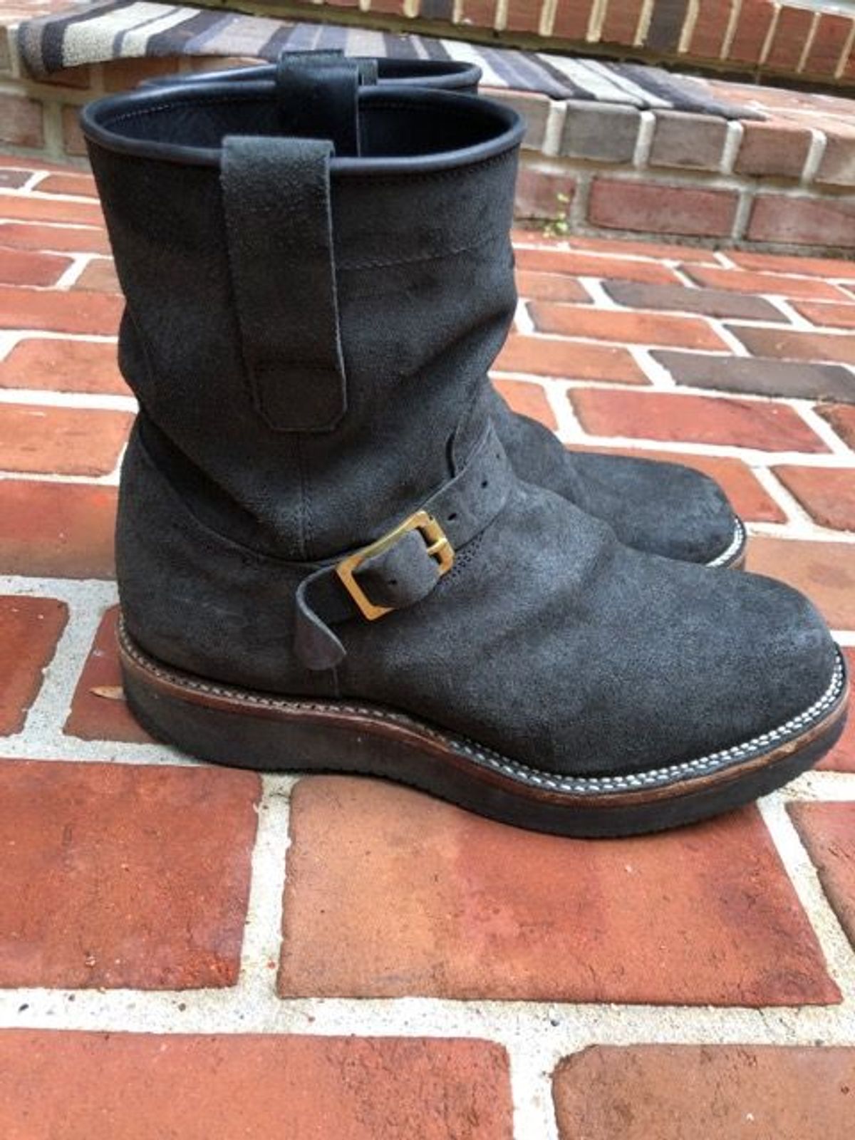 Photo by patinathunderdome on May 5, 2022 of the Viberg Engineer in Maryam Black Vitello Calf Nubuck.