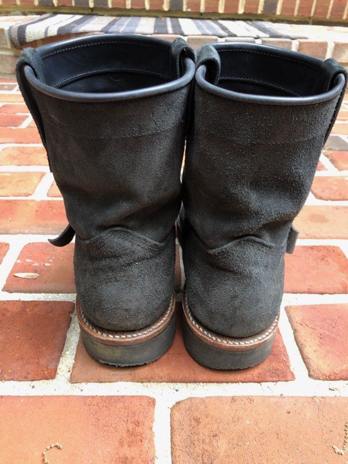 Photo by patinathunderdome on May 5, 2022 of the Viberg Engineer in Maryam Black Vitello Calf Nubuck.