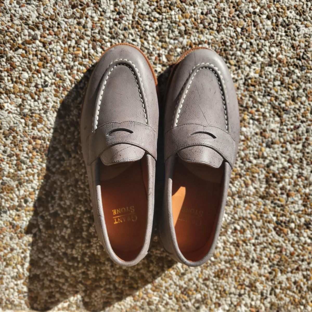 Photo by patinathunderdome on October 8, 2021 of the Grant Stone Traveler Penny in C.F. Stead Grey Classic Kudu.
