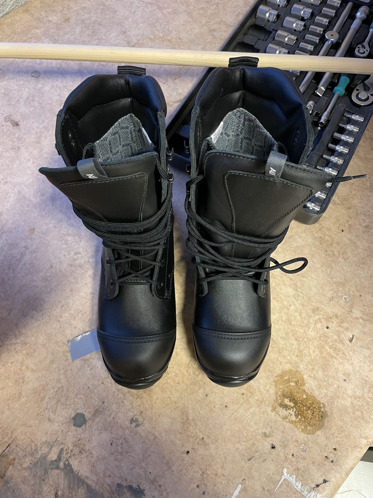 Photo by patinathunderdome on October 1, 2021 of the ALFA Støvel GTX Vern in Black Full Grain.