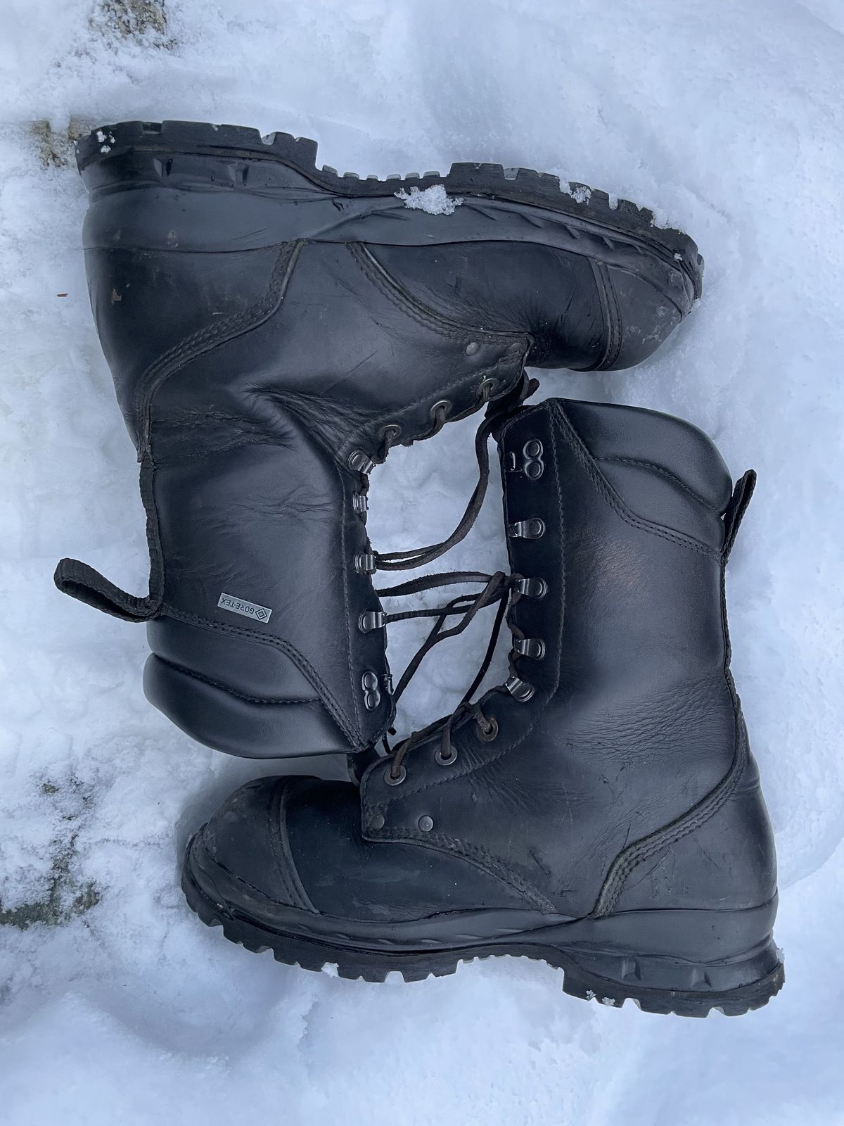 Photo by patinathunderdome on December 3, 2021 of the ALFA Støvel GTX Vern in Black Full Grain.